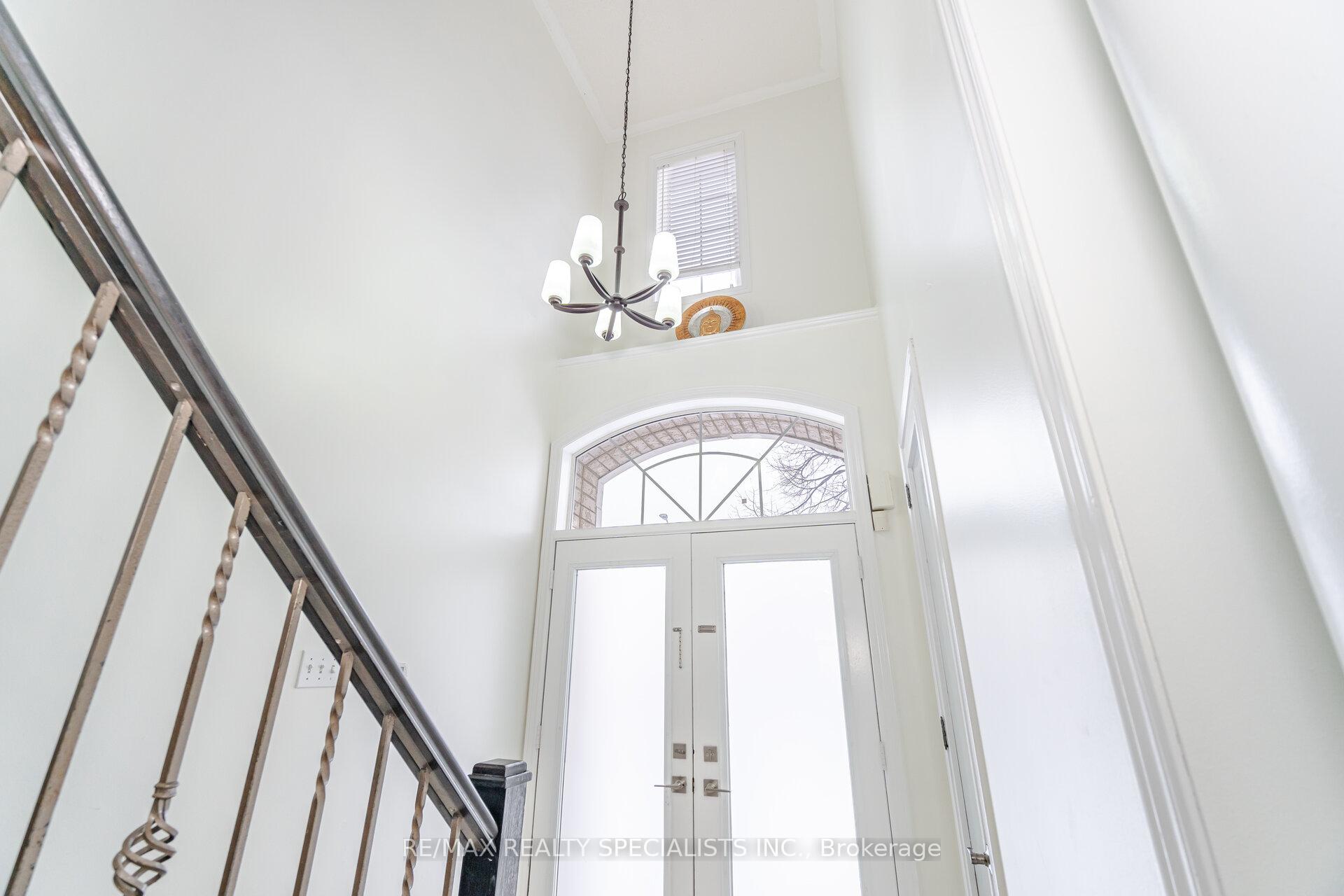 Photo 3 of 17 Montcalm Boulevard, Vaughan, Vellore Village — HOMEH