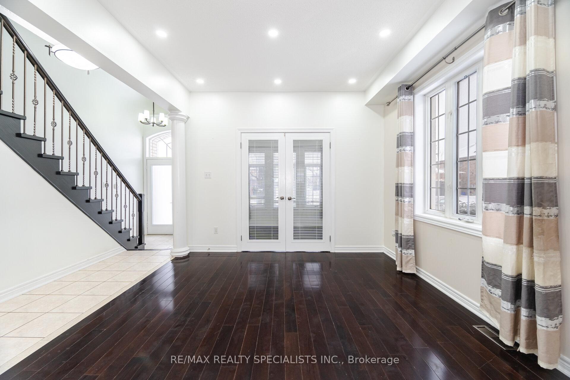 Photo 5 of 17 Montcalm Boulevard, Vaughan, Vellore Village — HOMEH