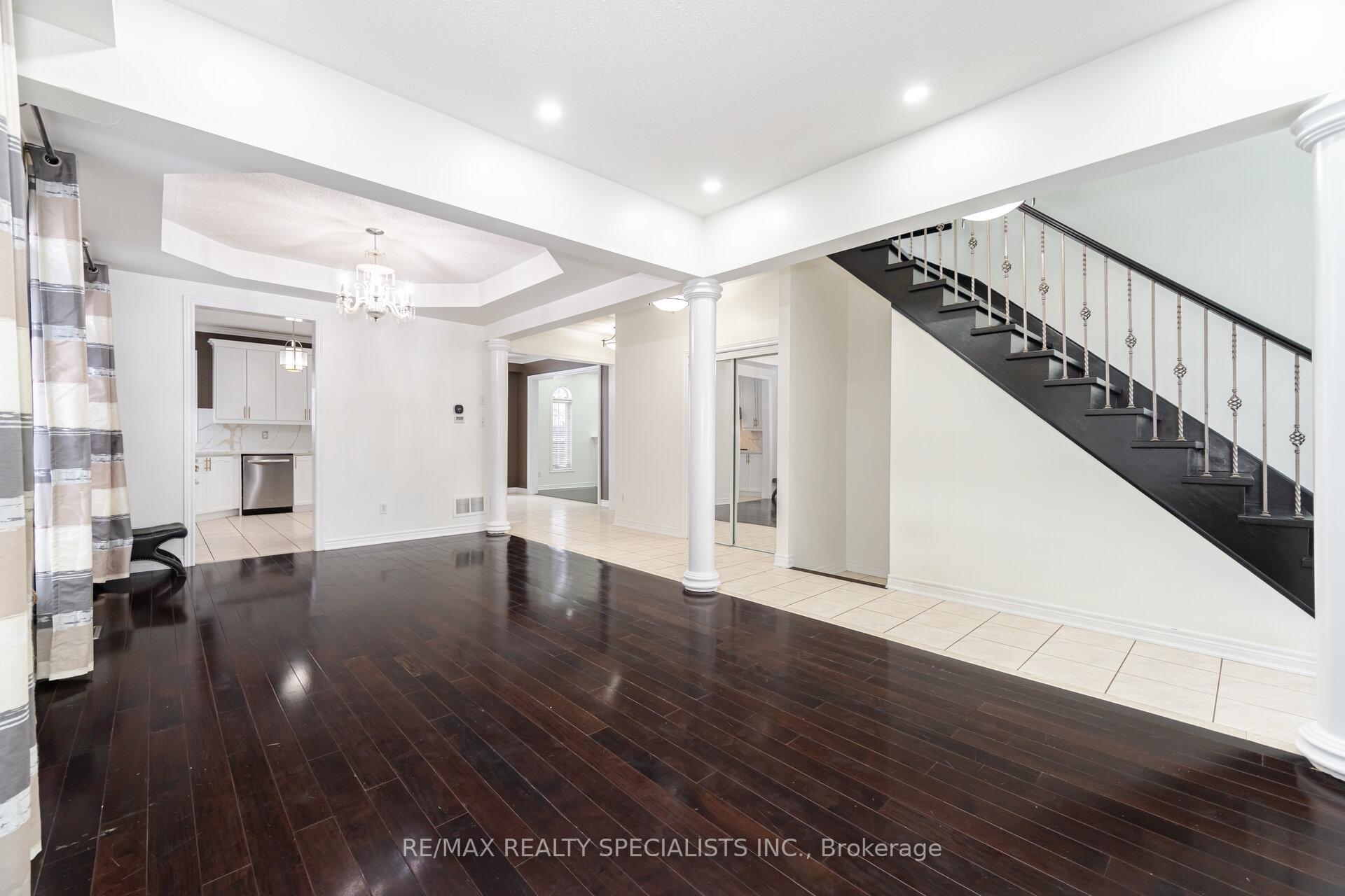 Photo 6 of 17 Montcalm Boulevard, Vaughan, Vellore Village — HOMEH