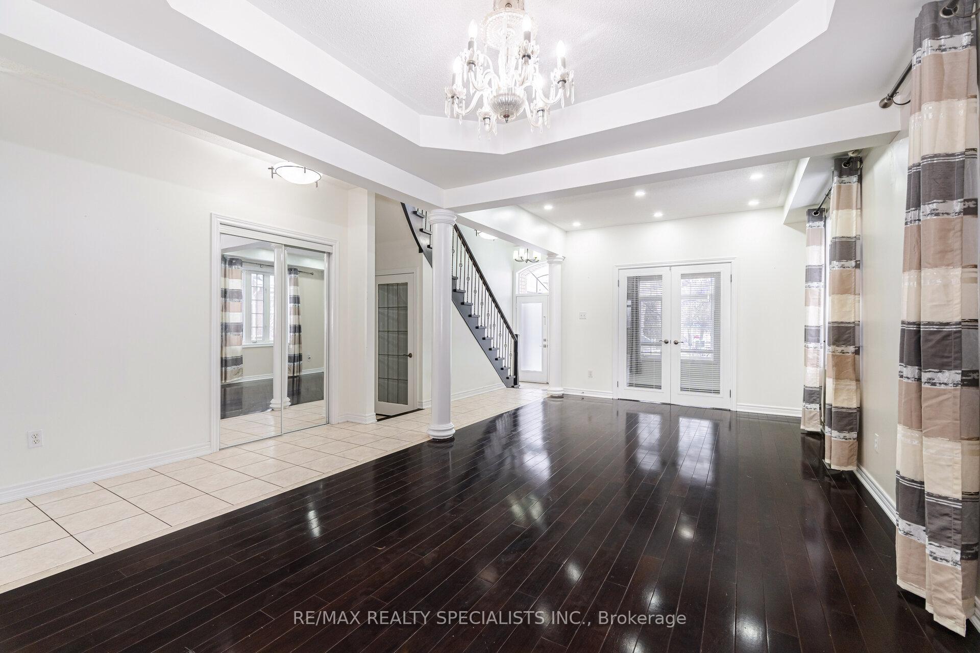 Photo 7 of 17 Montcalm Boulevard, Vaughan, Vellore Village — HOMEH