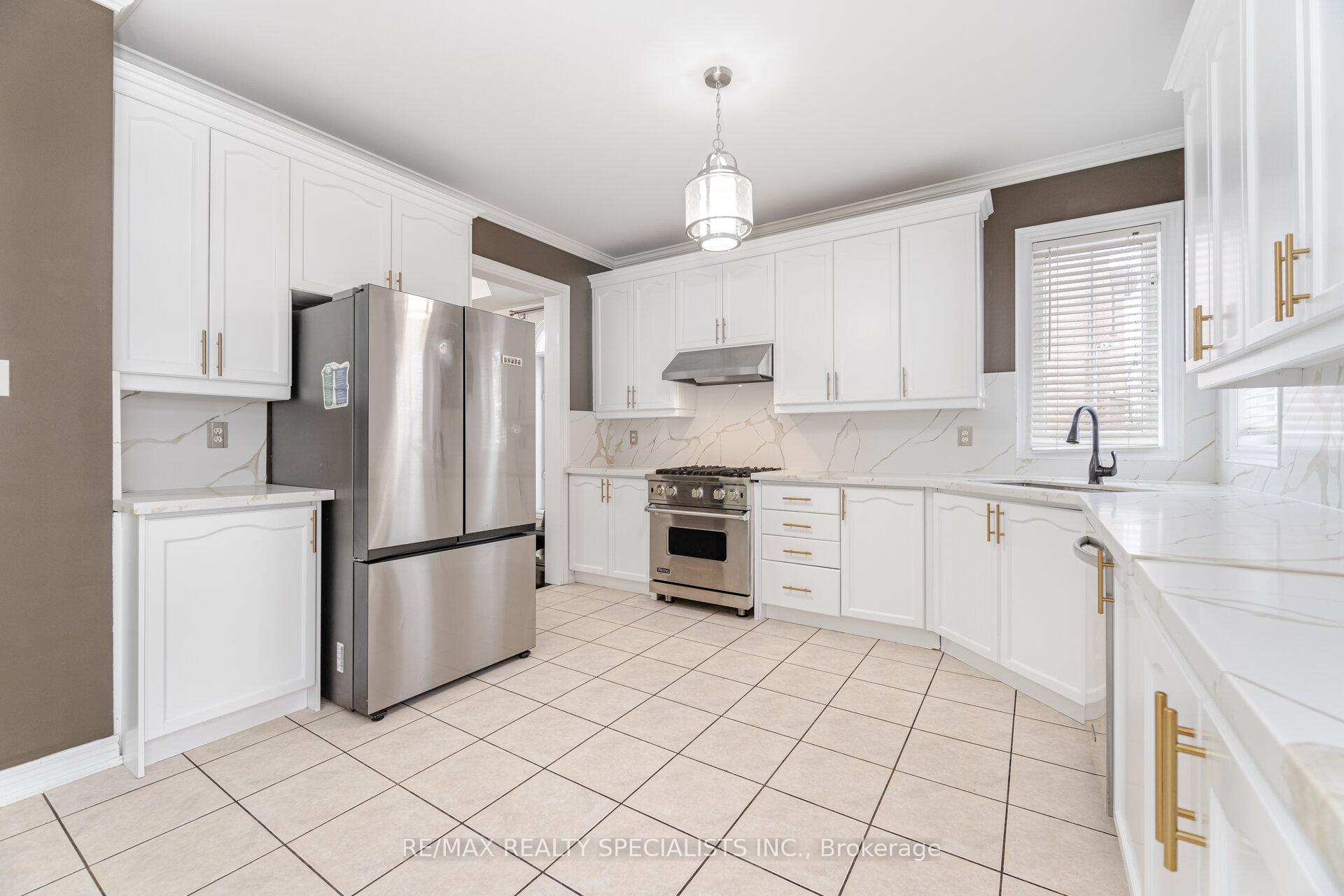 Photo 9 of 17 Montcalm Boulevard, Vaughan, Vellore Village — HOMEH