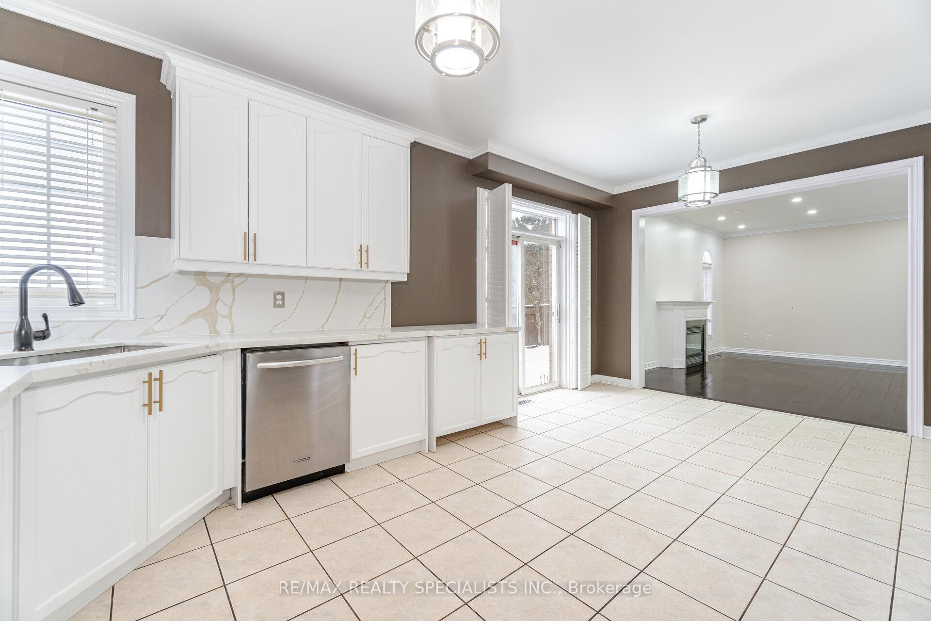 Photo 10 of 17 Montcalm Boulevard, Vaughan, Vellore Village — HOMEH