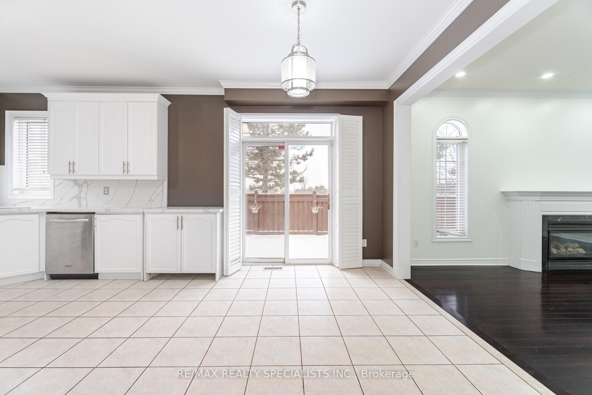 Photo 11 of 17 Montcalm Boulevard, Vaughan, Vellore Village — HOMEH