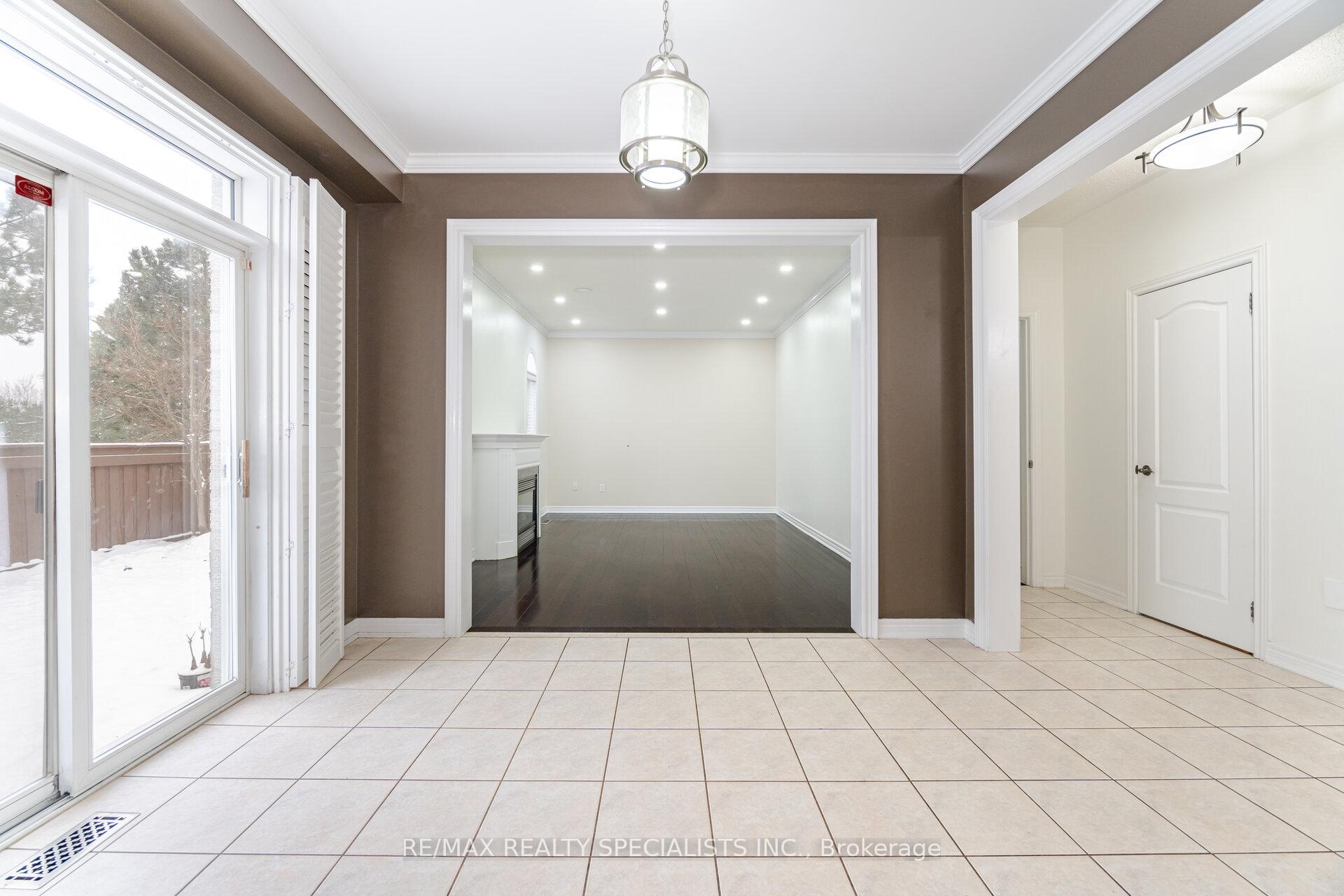 Photo 12 of 17 Montcalm Boulevard, Vaughan, Vellore Village — HOMEH