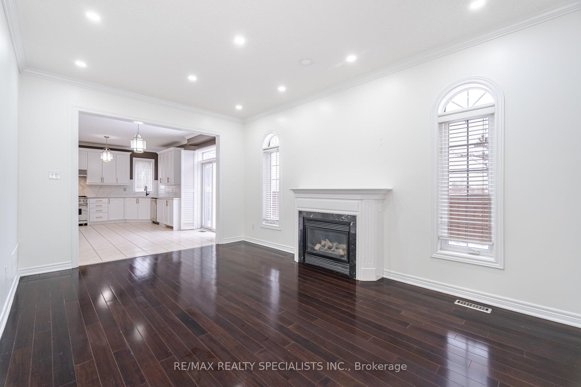 Photo 13 of 17 Montcalm Boulevard, Vaughan, Vellore Village — HOMEH