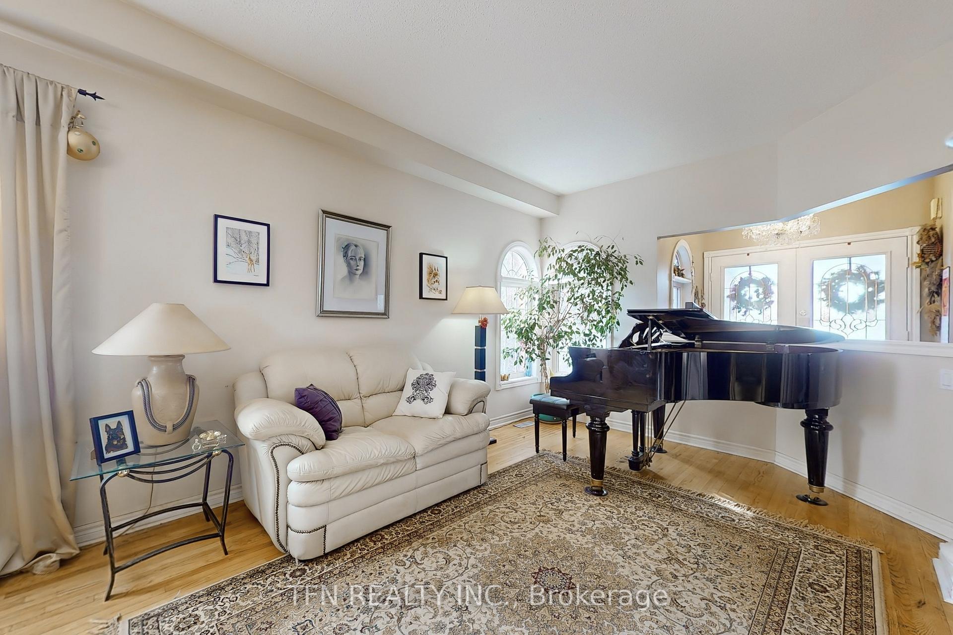 Photo 4 of 189 Humberland Drive, Richmond Hill, Oak Ridges — HOMEH