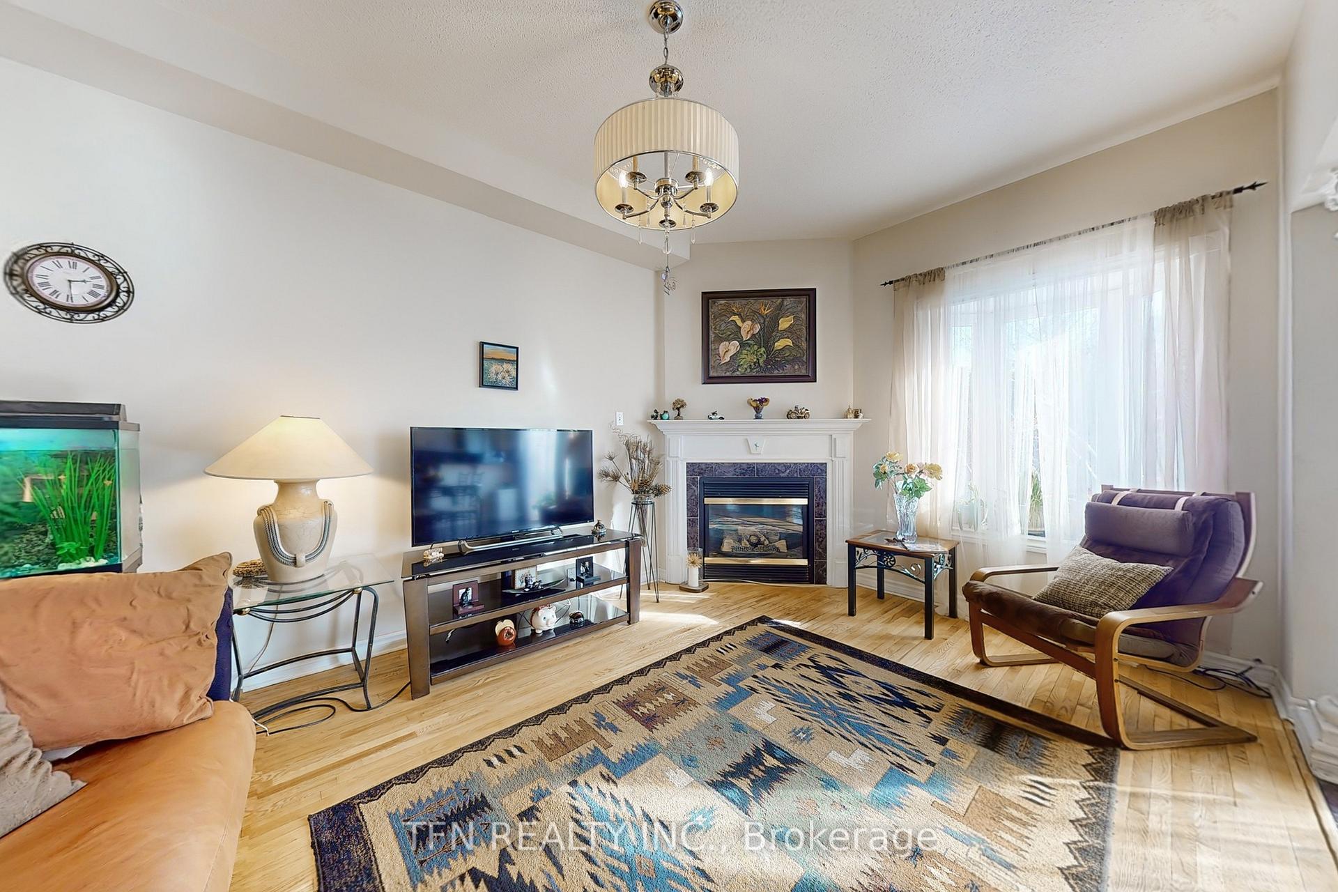 Photo 7 of 189 Humberland Drive, Richmond Hill, Oak Ridges — HOMEH