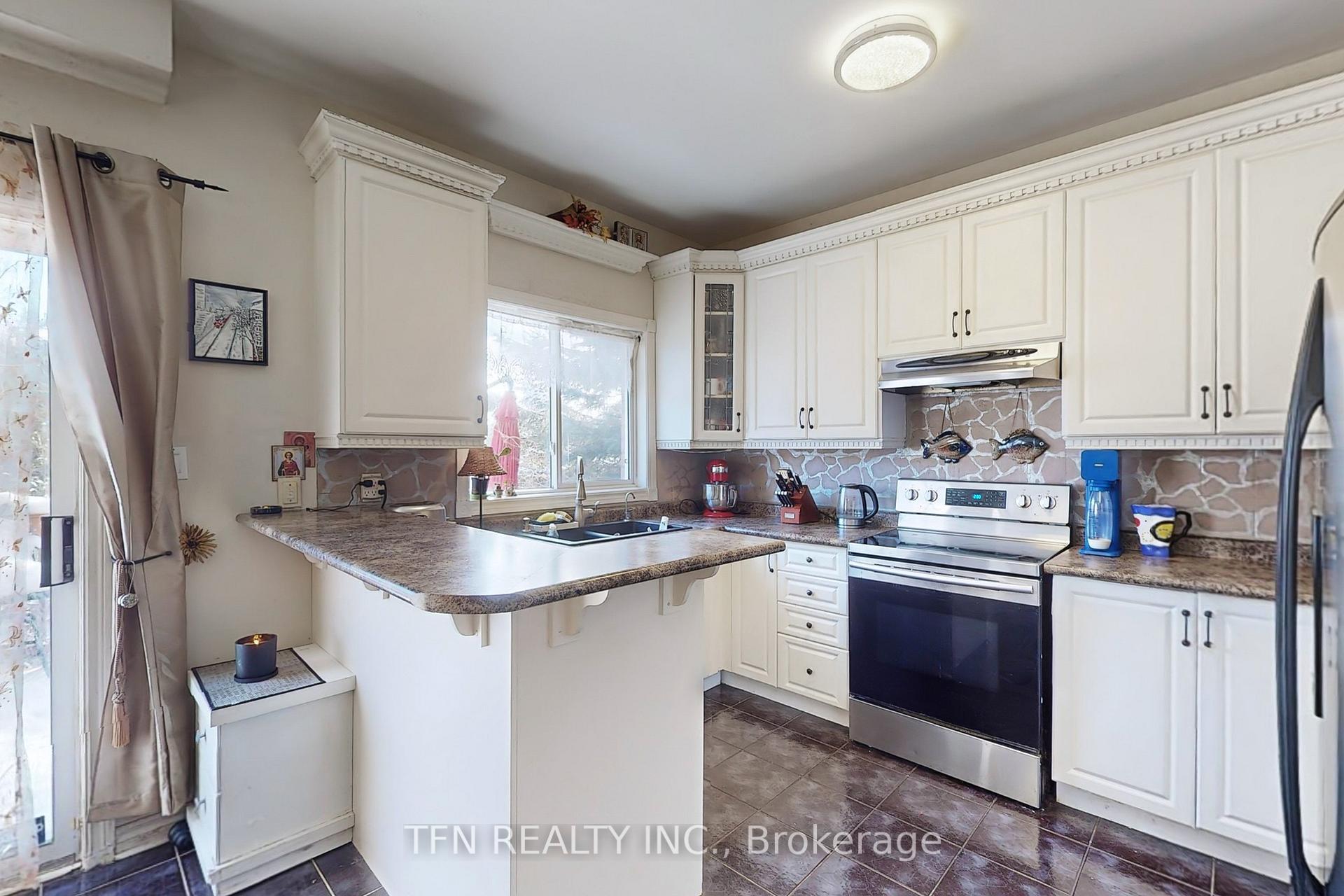 Photo 9 of 189 Humberland Drive, Richmond Hill, Oak Ridges — HOMEH