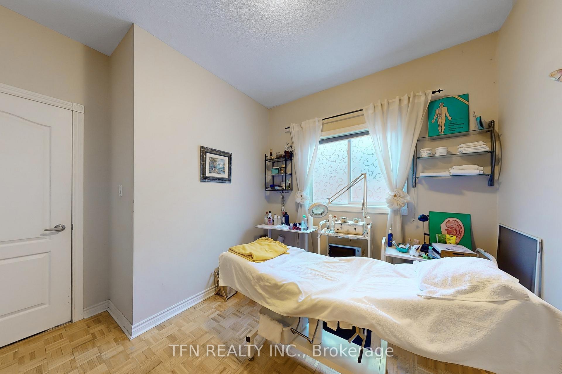 Photo 13 of 189 Humberland Drive, Richmond Hill, Oak Ridges — HOMEH