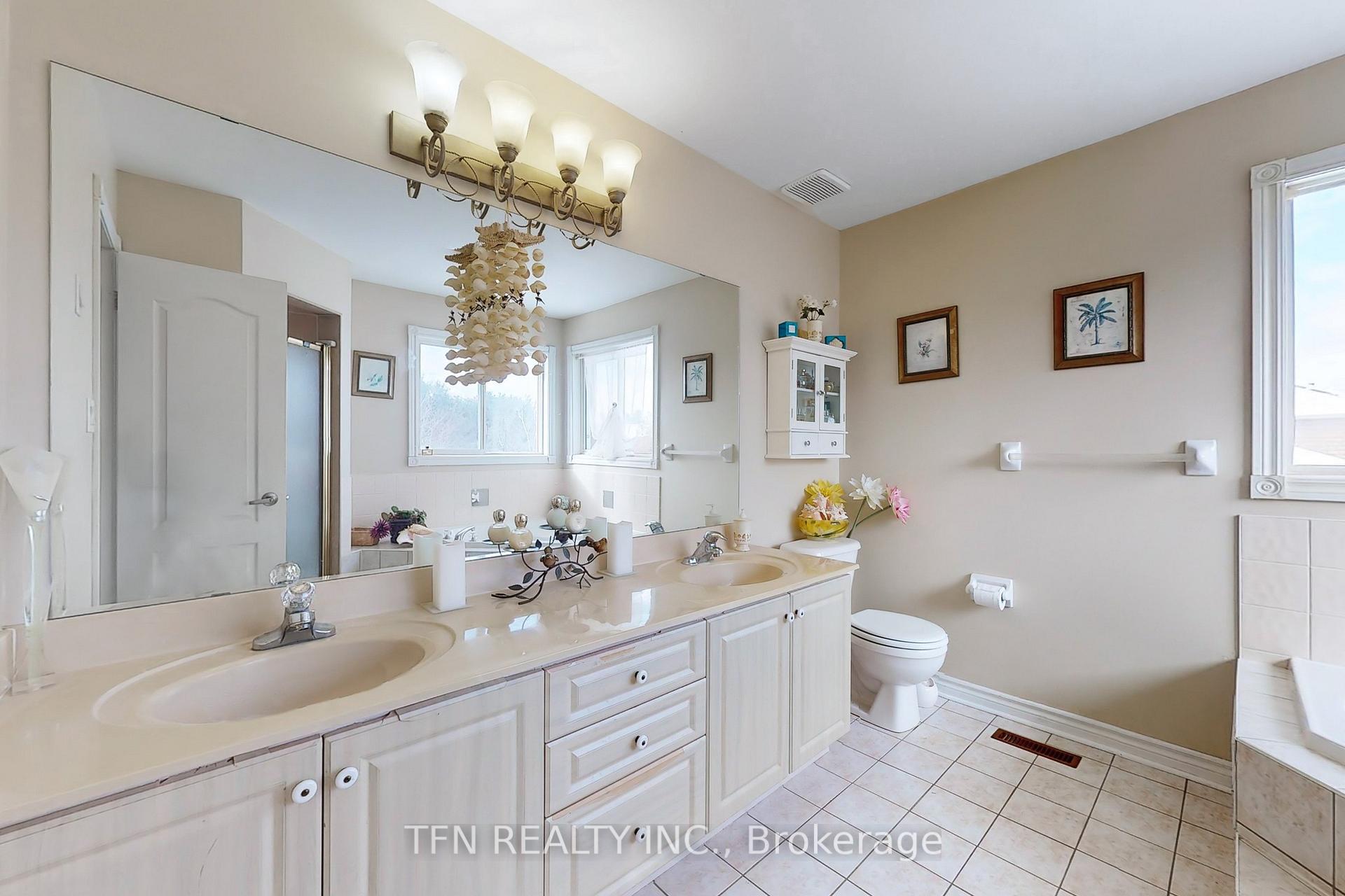 Photo 18 of 189 Humberland Drive, Richmond Hill, Oak Ridges — HOMEH