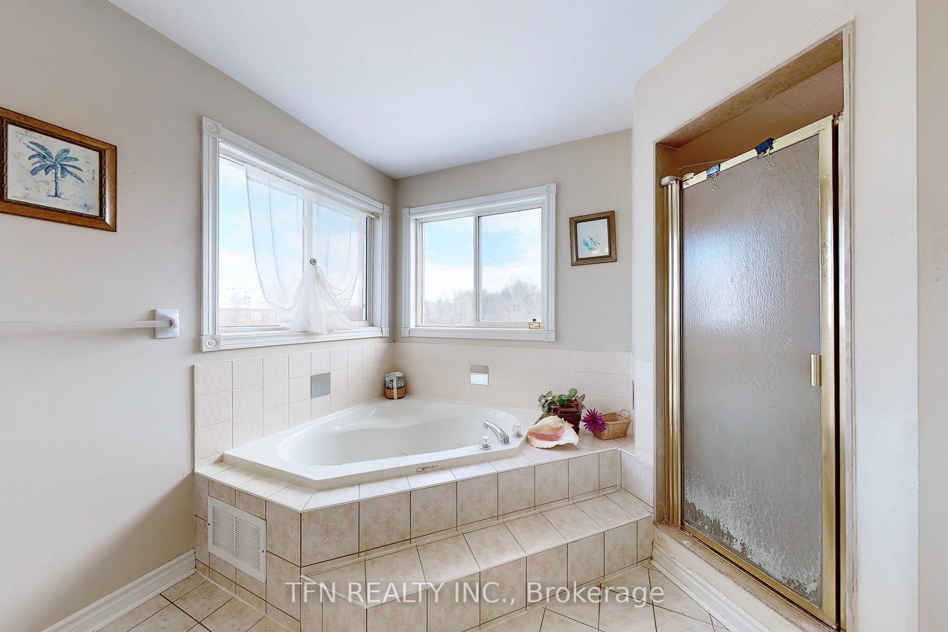 Photo 19 of 189 Humberland Drive, Richmond Hill, Oak Ridges — HOMEH