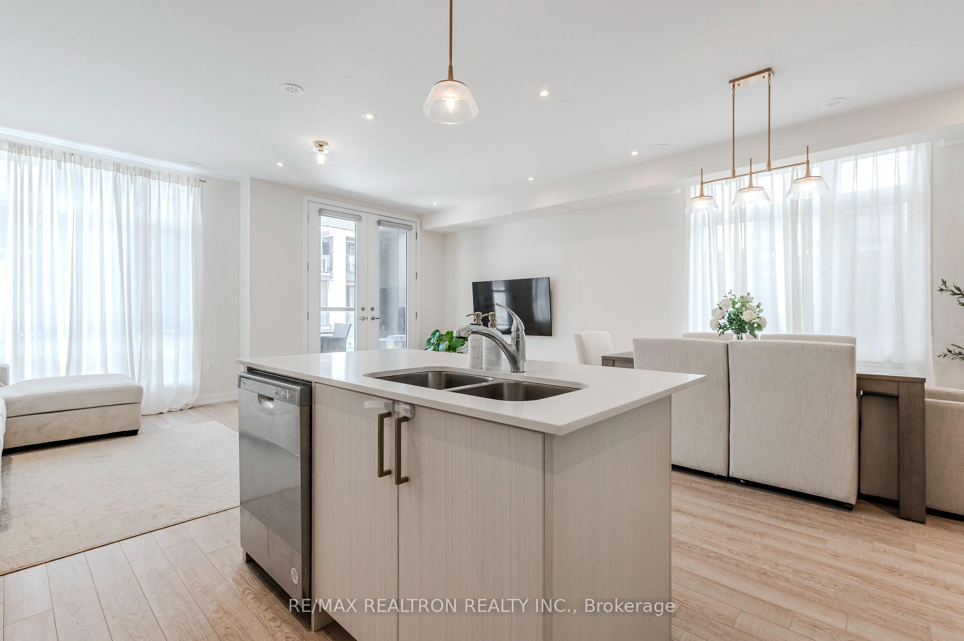Photo 5 of 41 Chiffon Street, Vaughan, Steeles West Industrial — HOMEH