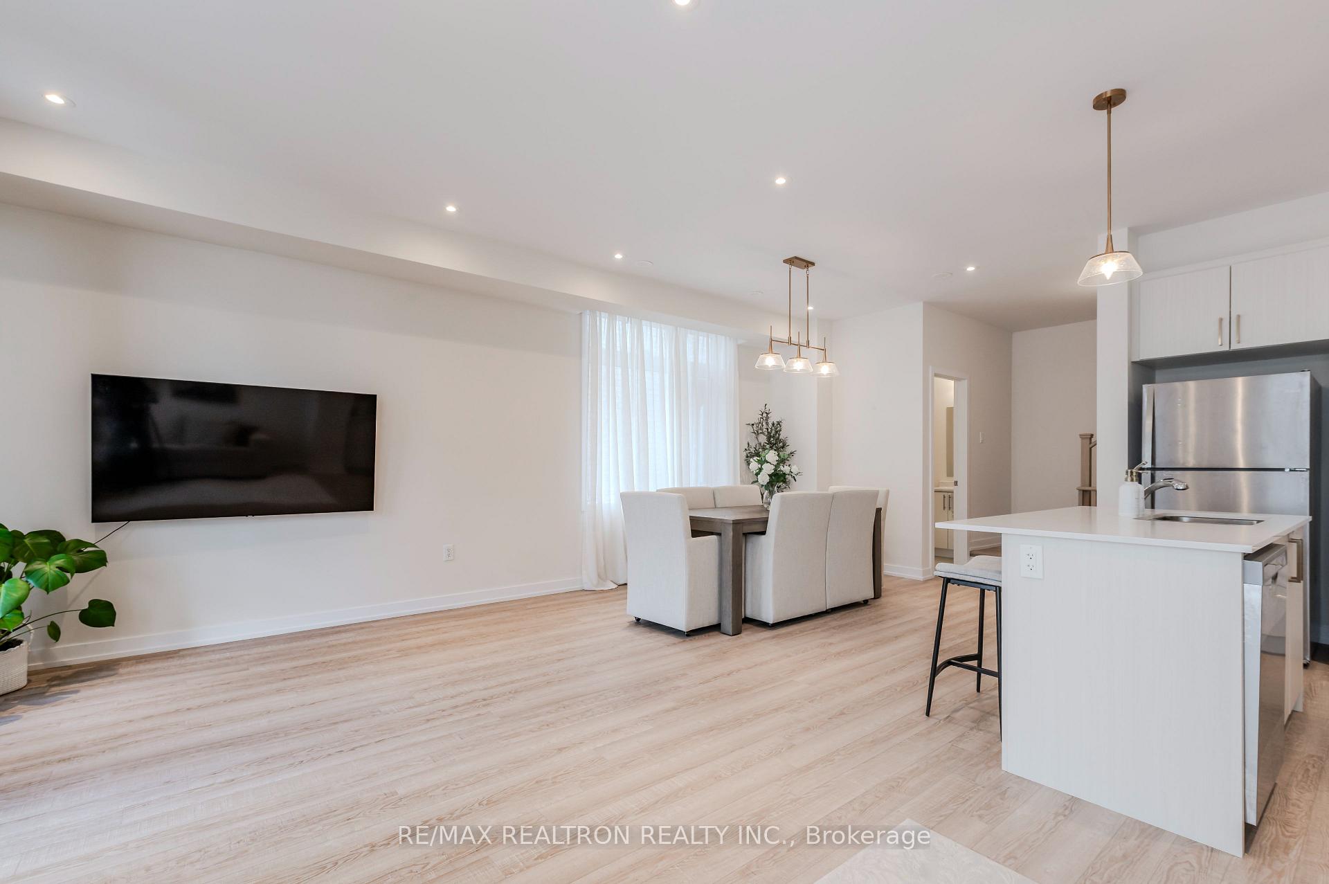 Photo 7 of 41 Chiffon Street, Vaughan, Steeles West Industrial — HOMEH