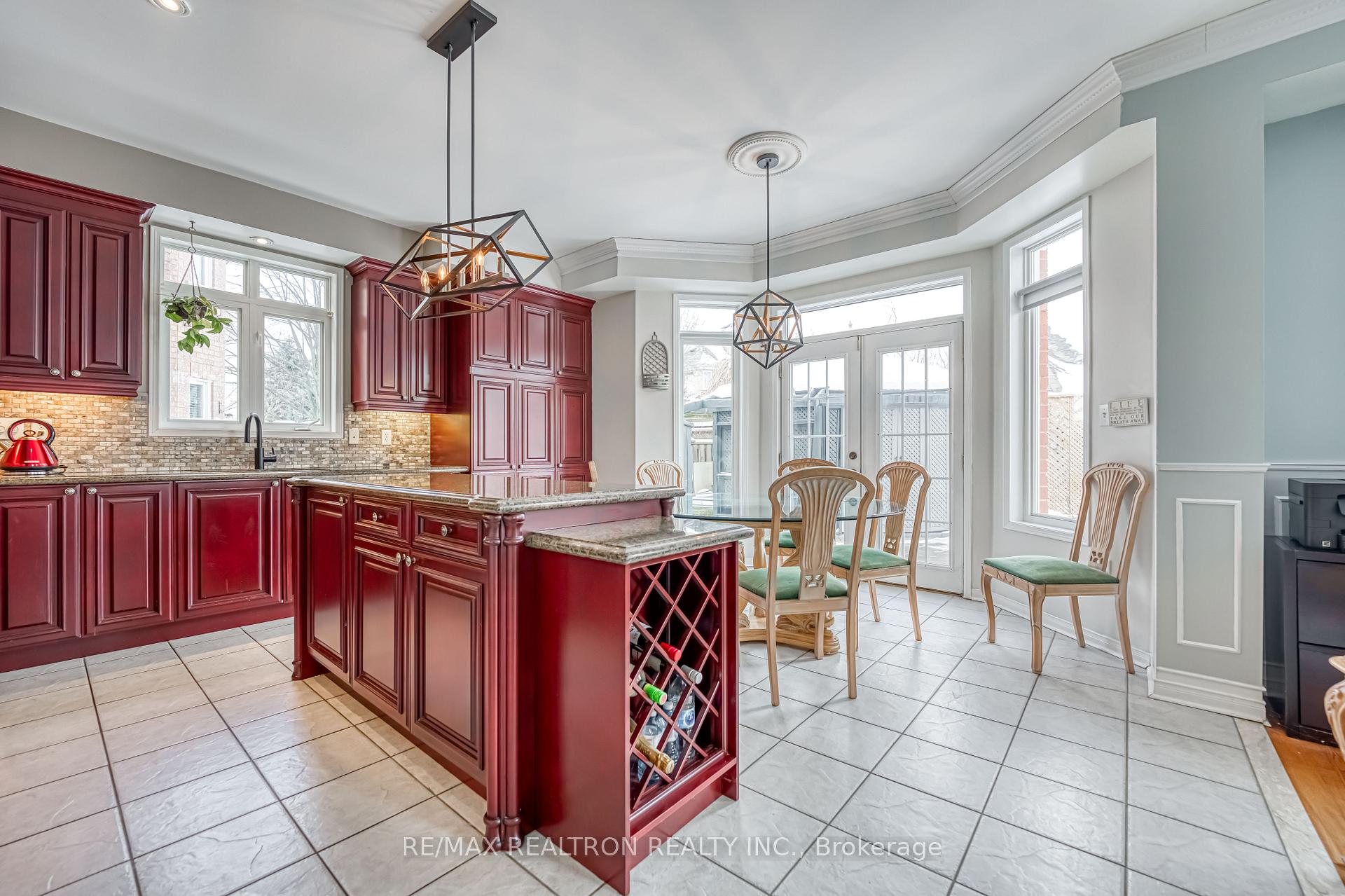 Photo 10 of 30 Green Meadow Crescent, Richmond Hill, Oak Ridges Lake Wilcox — HOMEH