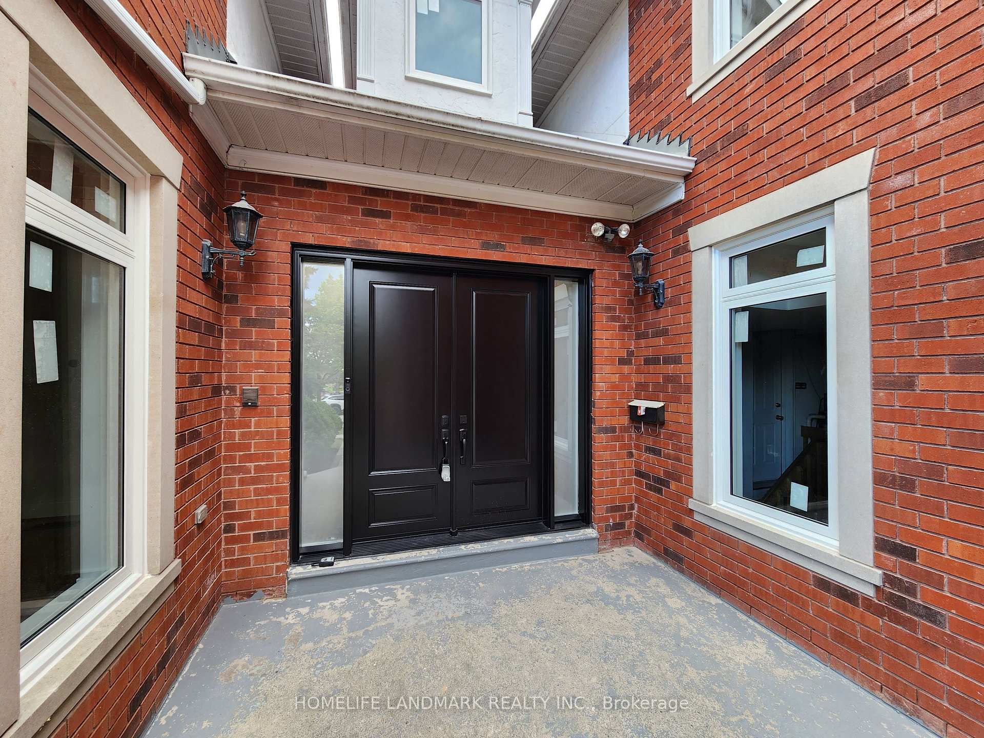 Photo 2 of 40 Kingmount Crescent, Richmond Hill, Bayview Hill — HOMEH