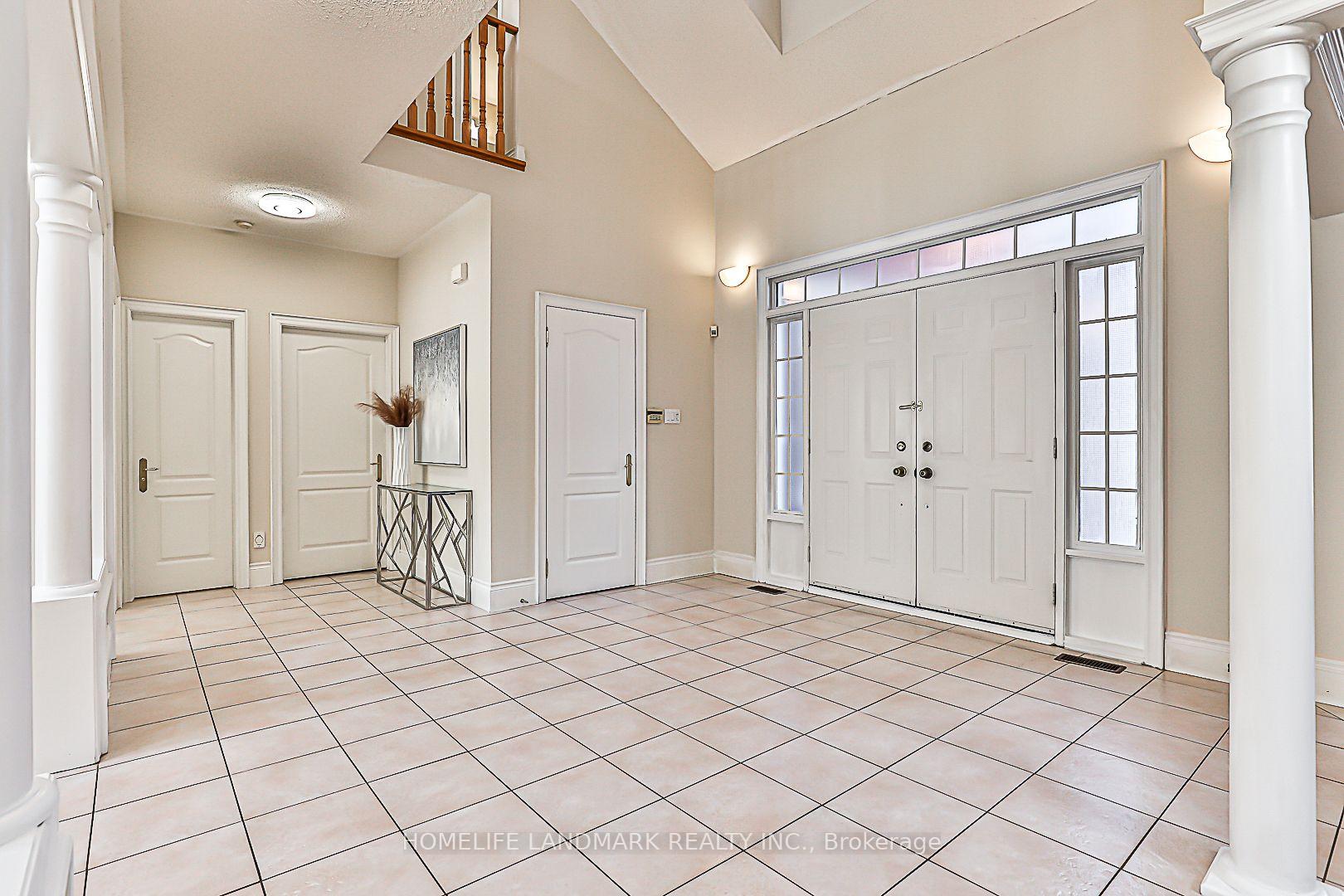Photo 3 of 40 Kingmount Crescent, Richmond Hill, Bayview Hill — HOMEH