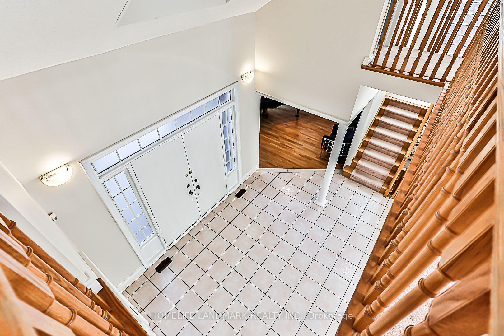Photo 4 of 40 Kingmount Crescent, Richmond Hill, Bayview Hill — HOMEH