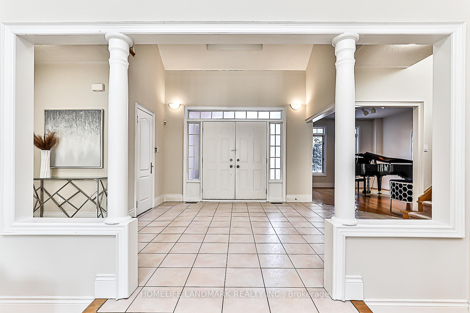 Photo 5 of 40 Kingmount Crescent, Richmond Hill, Bayview Hill — HOMEH