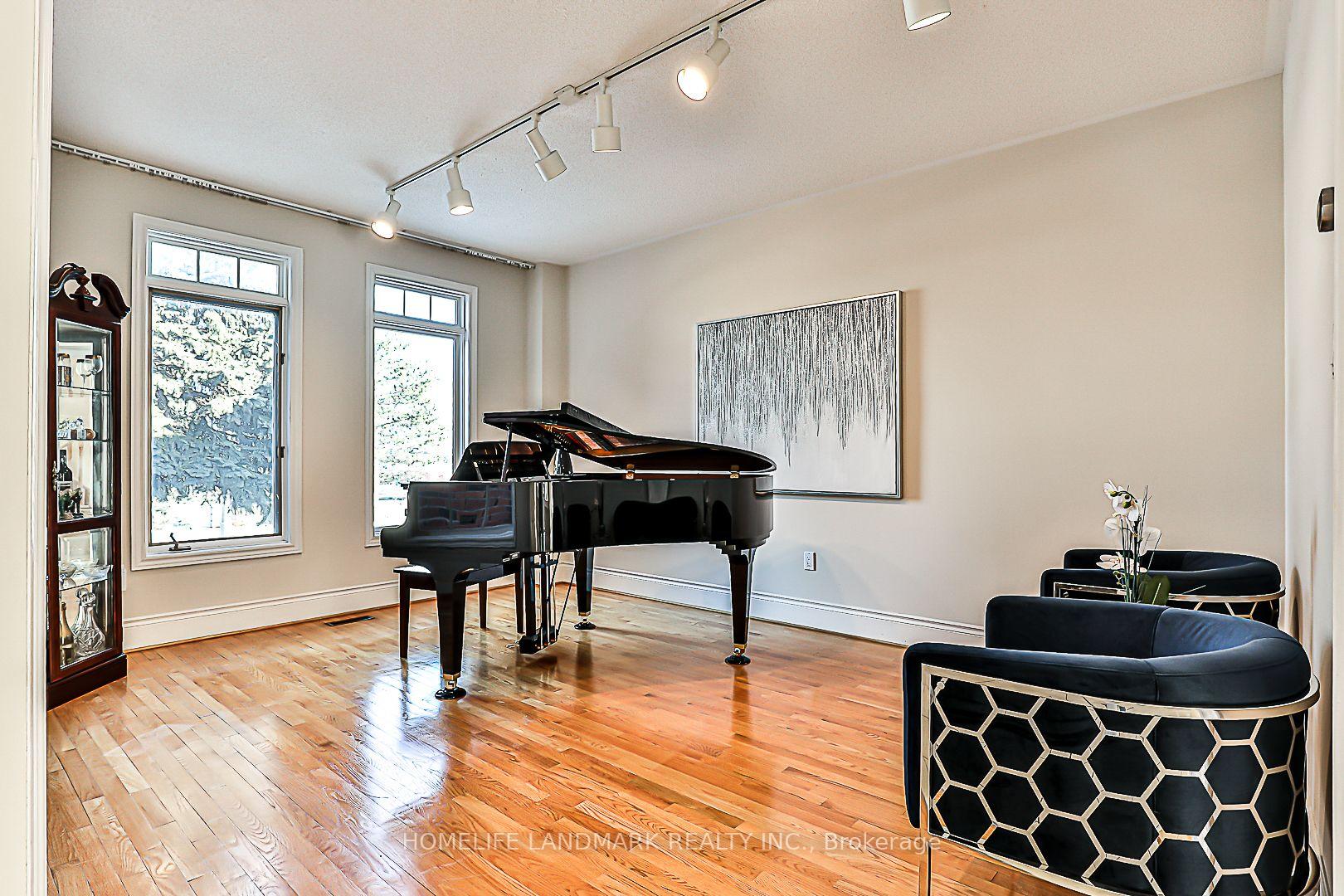 Photo 6 of 40 Kingmount Crescent, Richmond Hill, Bayview Hill — HOMEH