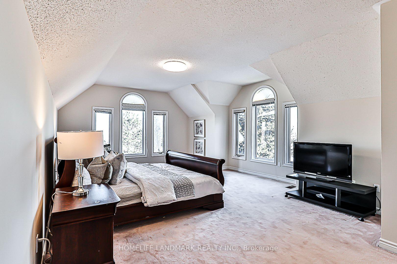 Photo 26 of 40 Kingmount Crescent, Richmond Hill, Bayview Hill — HOMEH