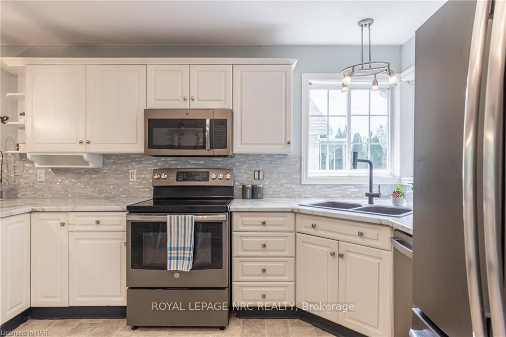 Photo 11 of 107 Colbeck Drive, Welland, Coyle Creek — HOMEH
