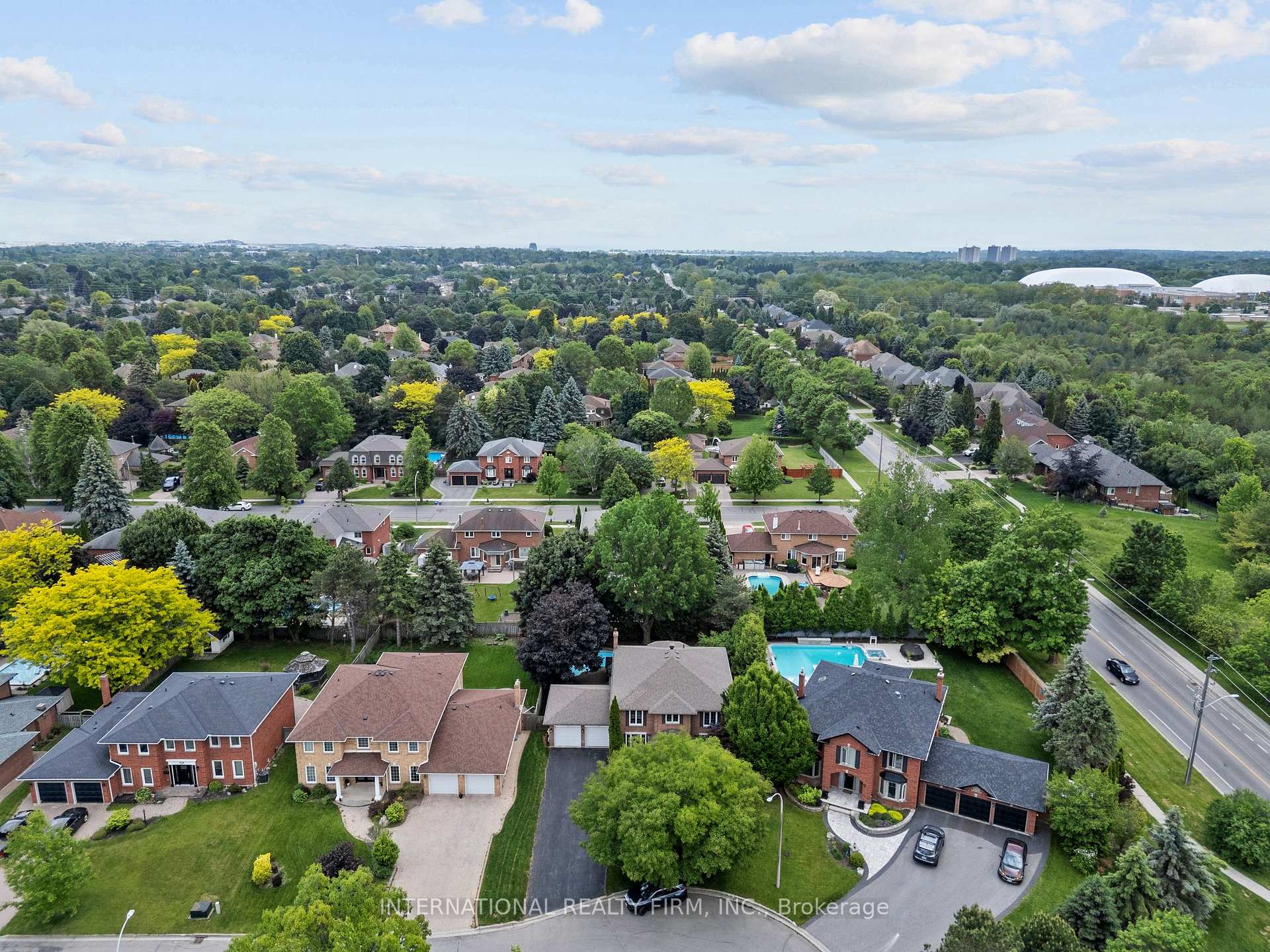 Photo 2 of 7 Briargreen Court, Whitby, Williamsburg — HOMEH