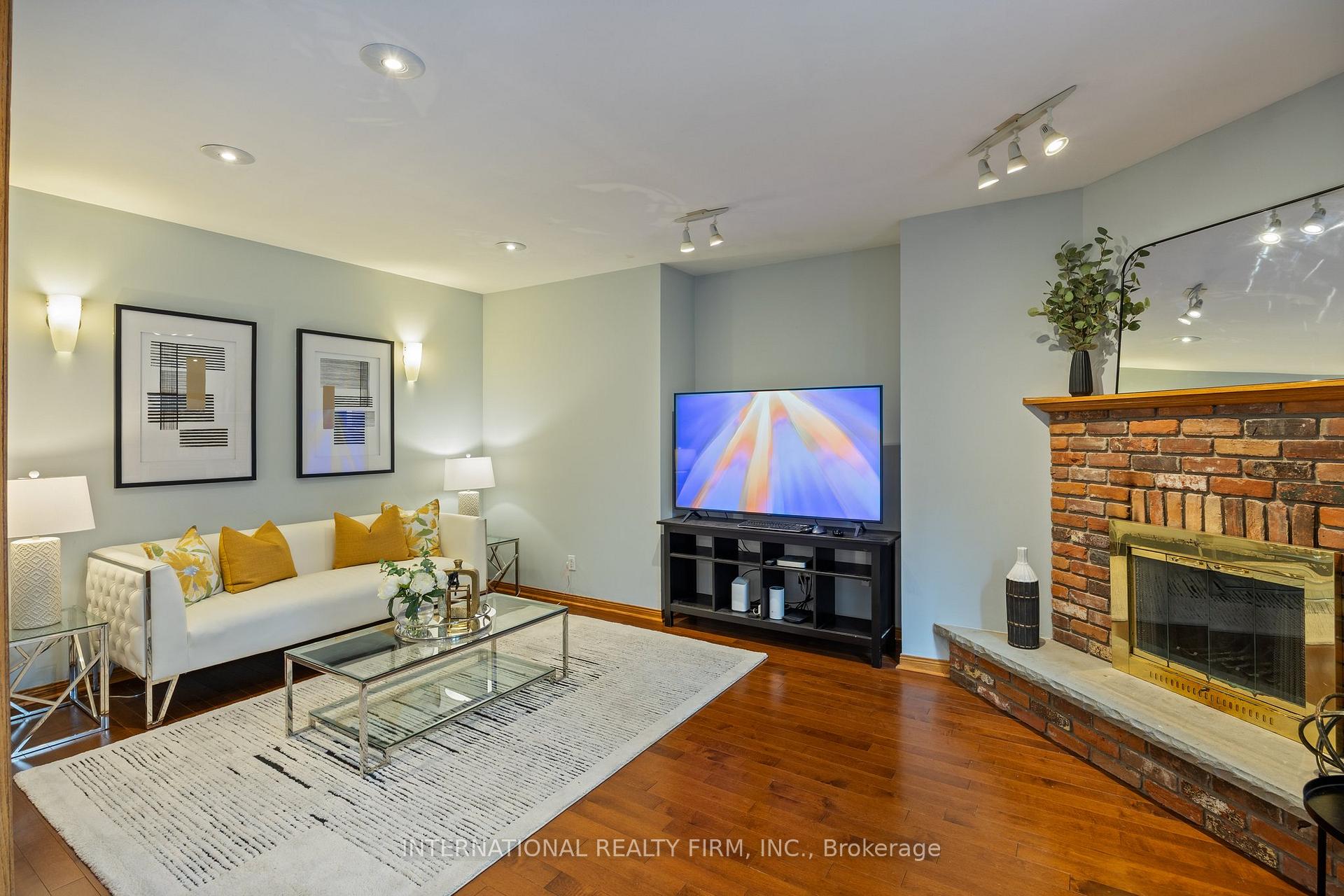 Photo 11 of 7 Briargreen Court, Whitby, Williamsburg — HOMEH