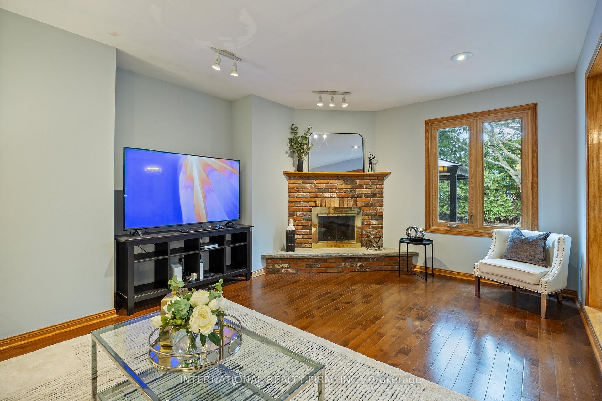 Photo 12 of 7 Briargreen Court, Whitby, Williamsburg — HOMEH