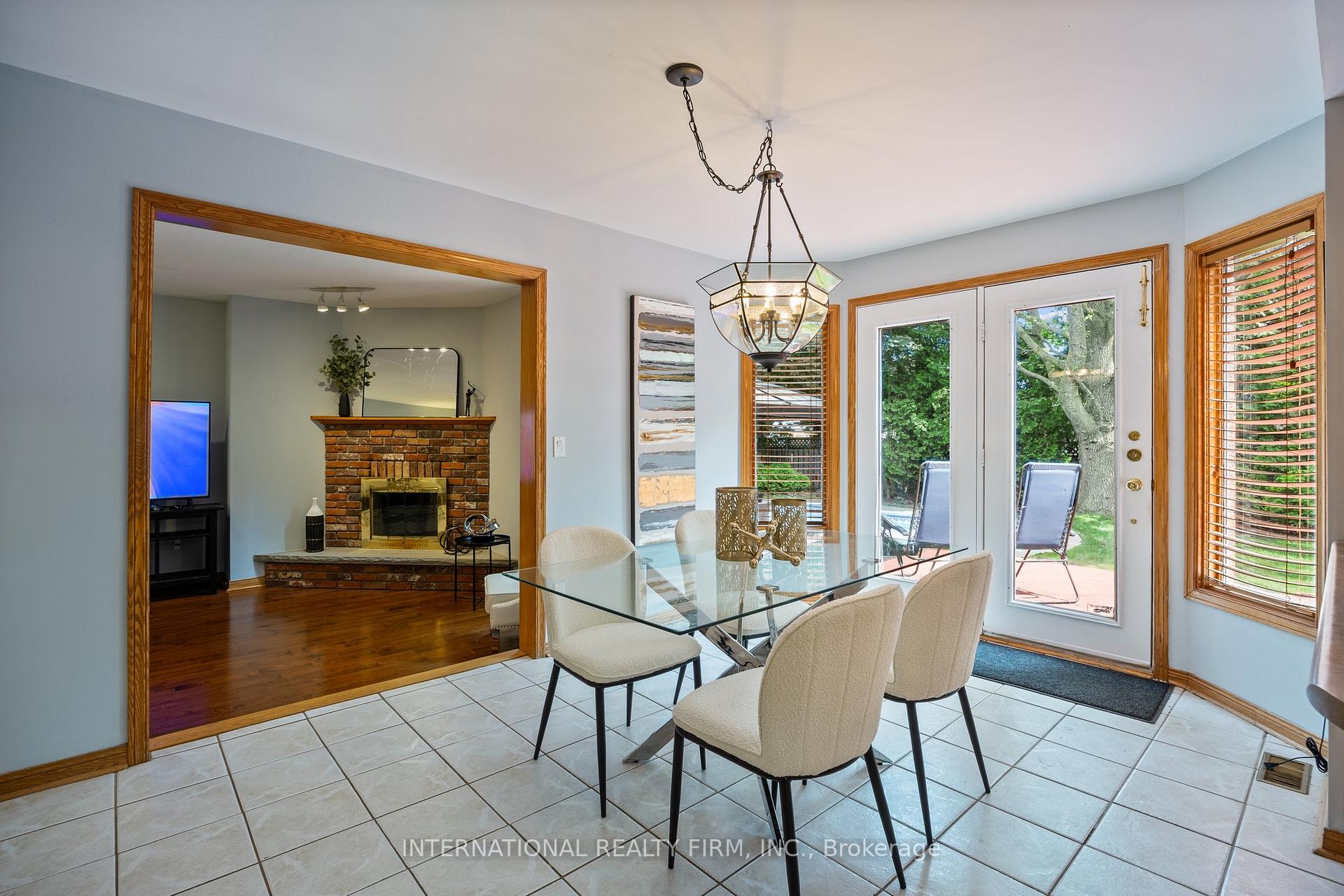 Photo 16 of 7 Briargreen Court, Whitby, Williamsburg — HOMEH