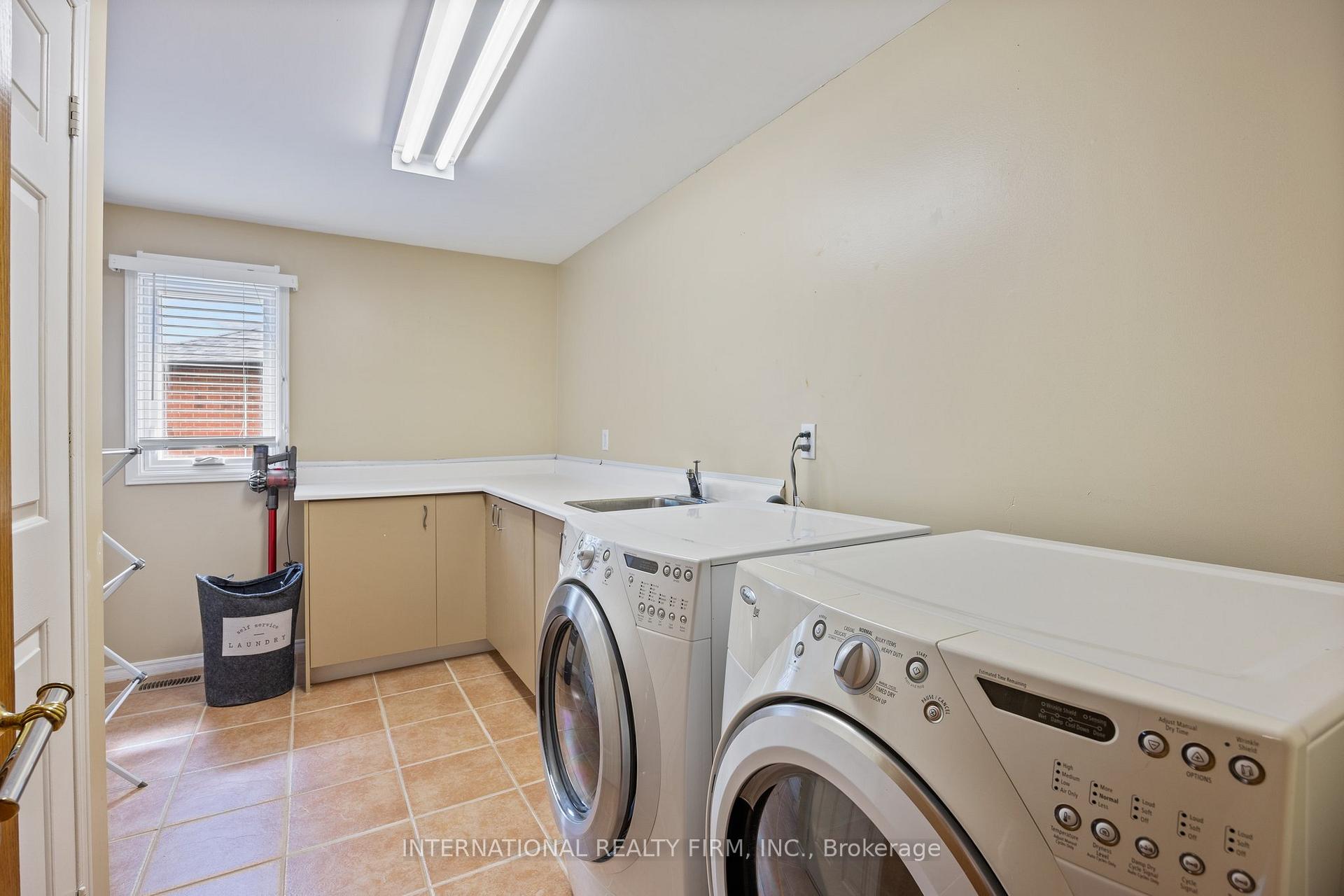 Photo 32 of 7 Briargreen Court, Whitby, Williamsburg — HOMEH