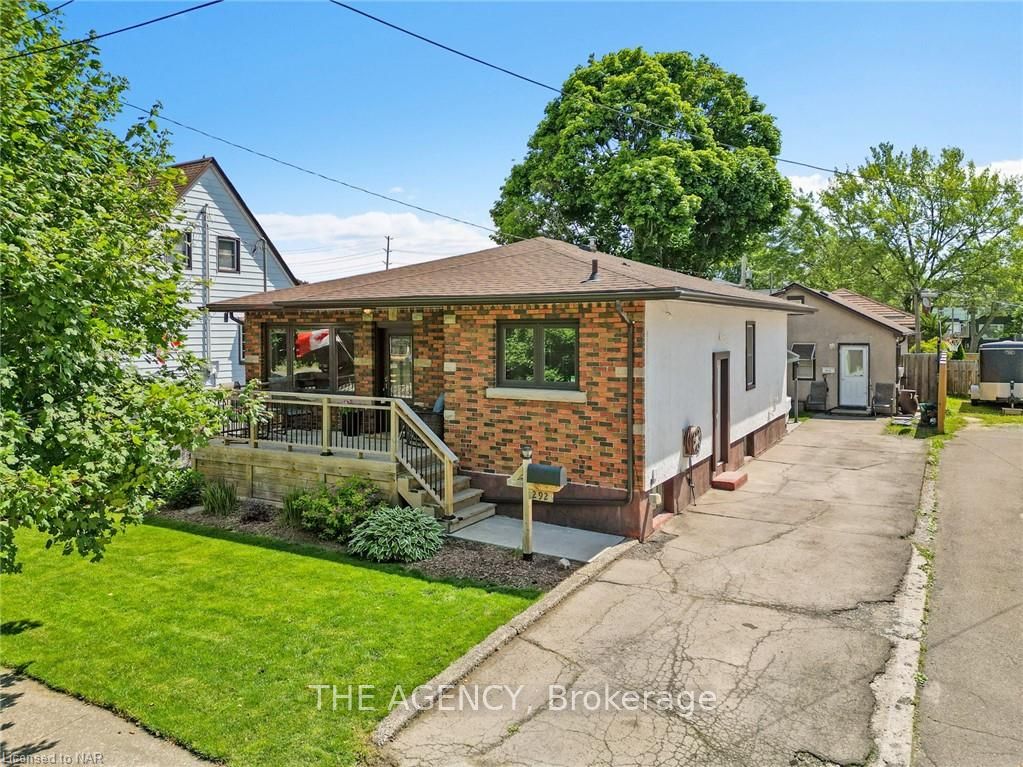 Front of 292 Wallace Avenue S