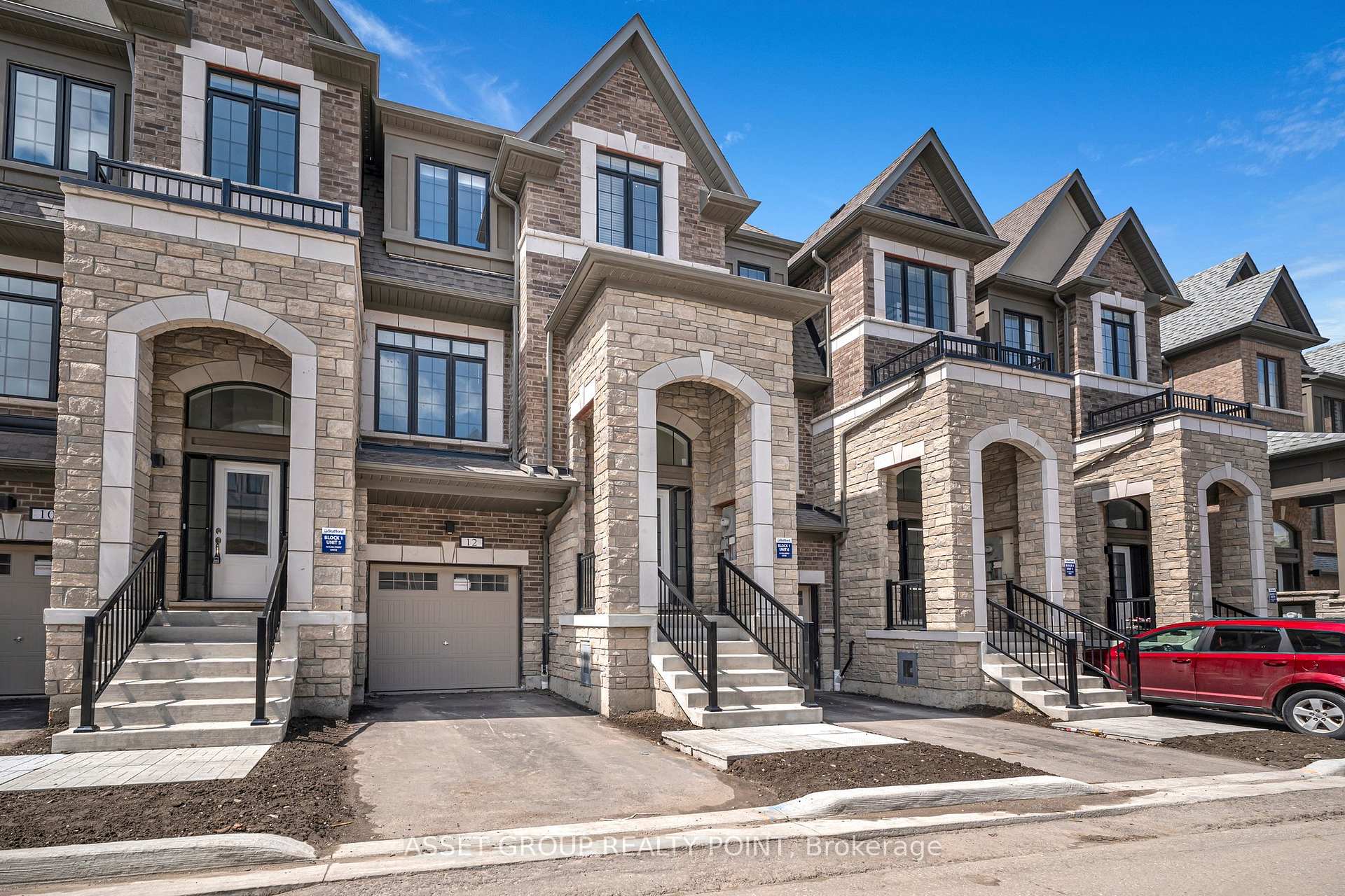 Photo 2 of 12 Calloway Way, Whitby, Downtown Whitby — HOMEH