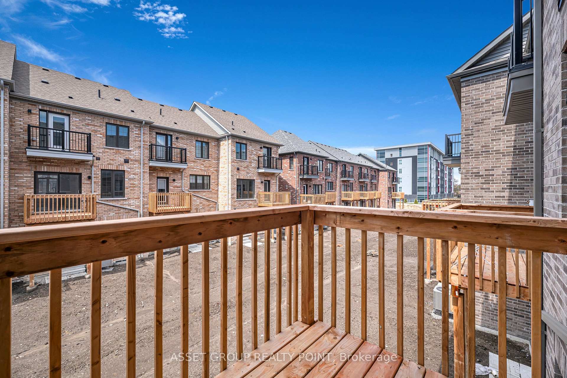 Photo 12 of 12 Calloway Way, Whitby, Downtown Whitby — HOMEH