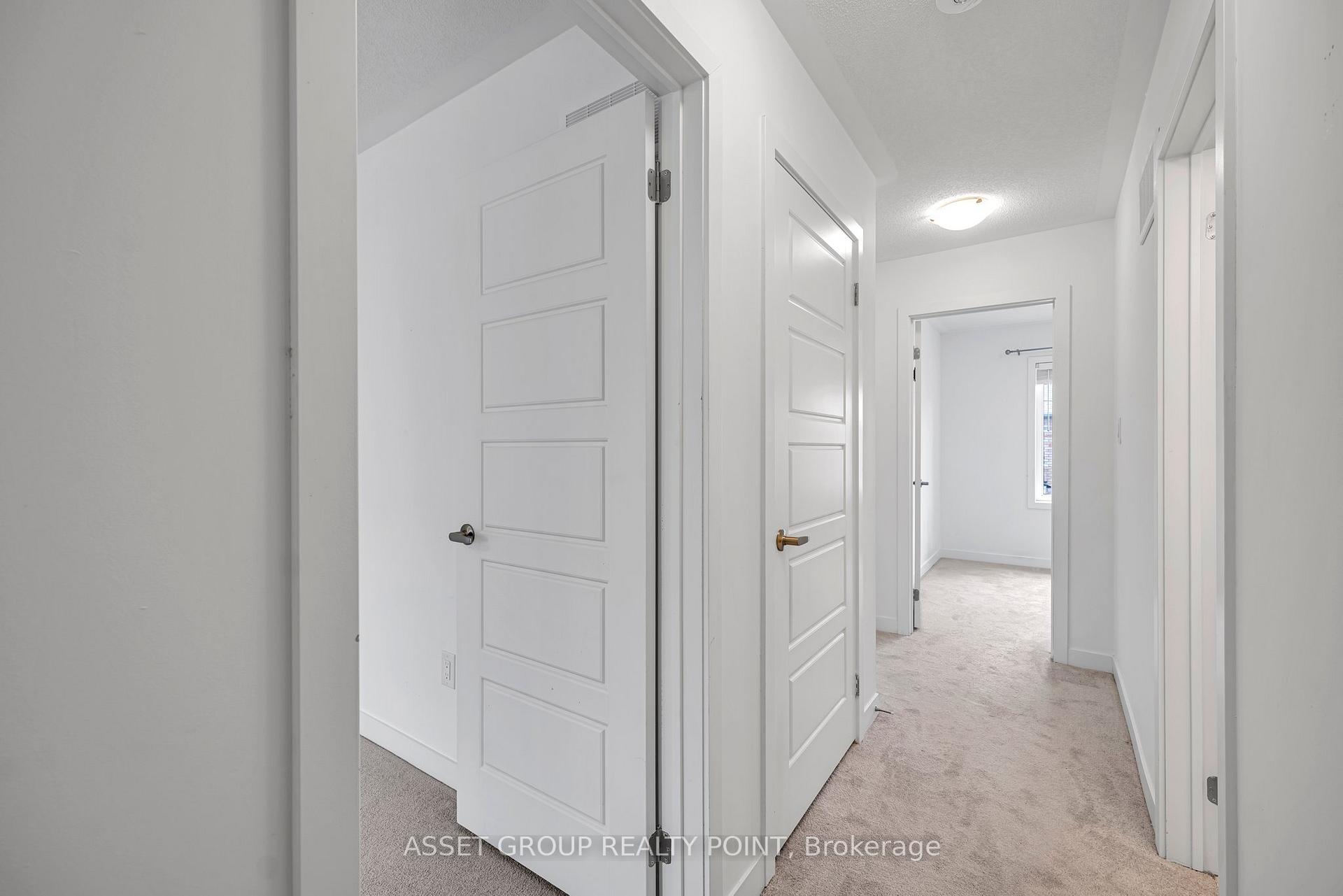 Photo 16 of 12 Calloway Way, Whitby, Downtown Whitby — HOMEH
