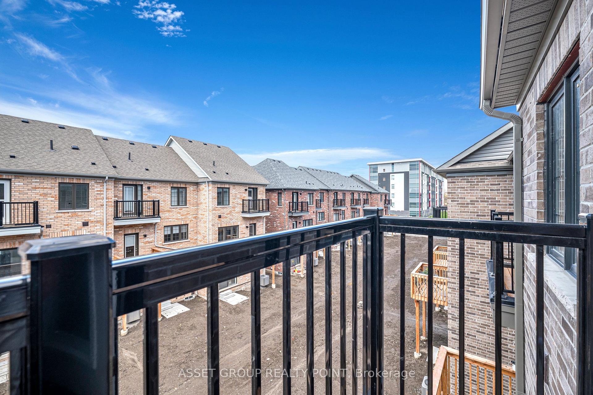 Photo 20 of 12 Calloway Way, Whitby, Downtown Whitby — HOMEH