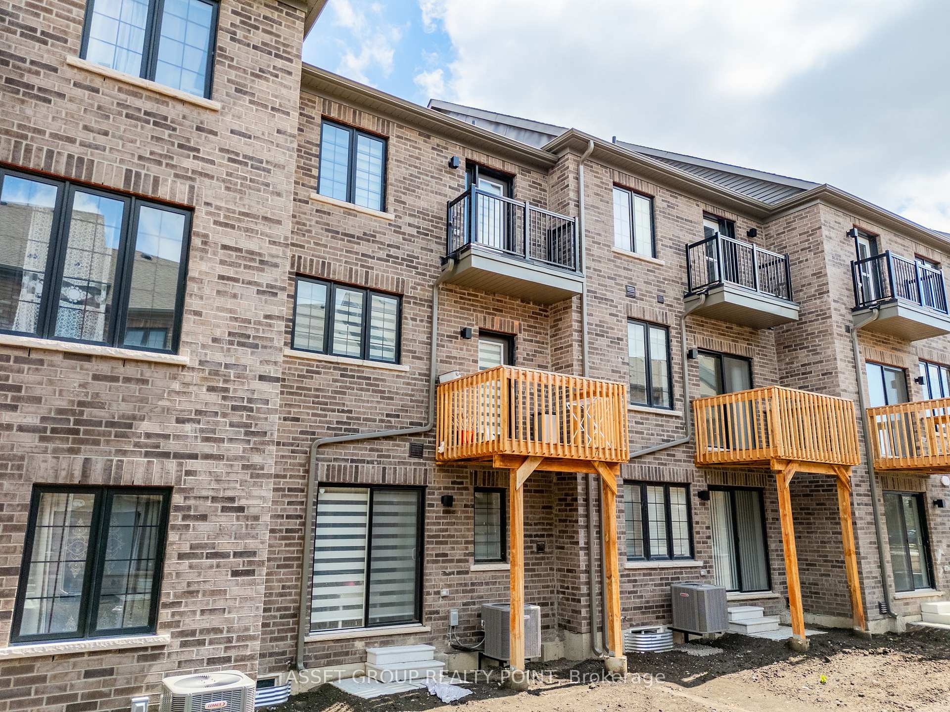 Photo 37 of 12 Calloway Way, Whitby, Downtown Whitby — HOMEH