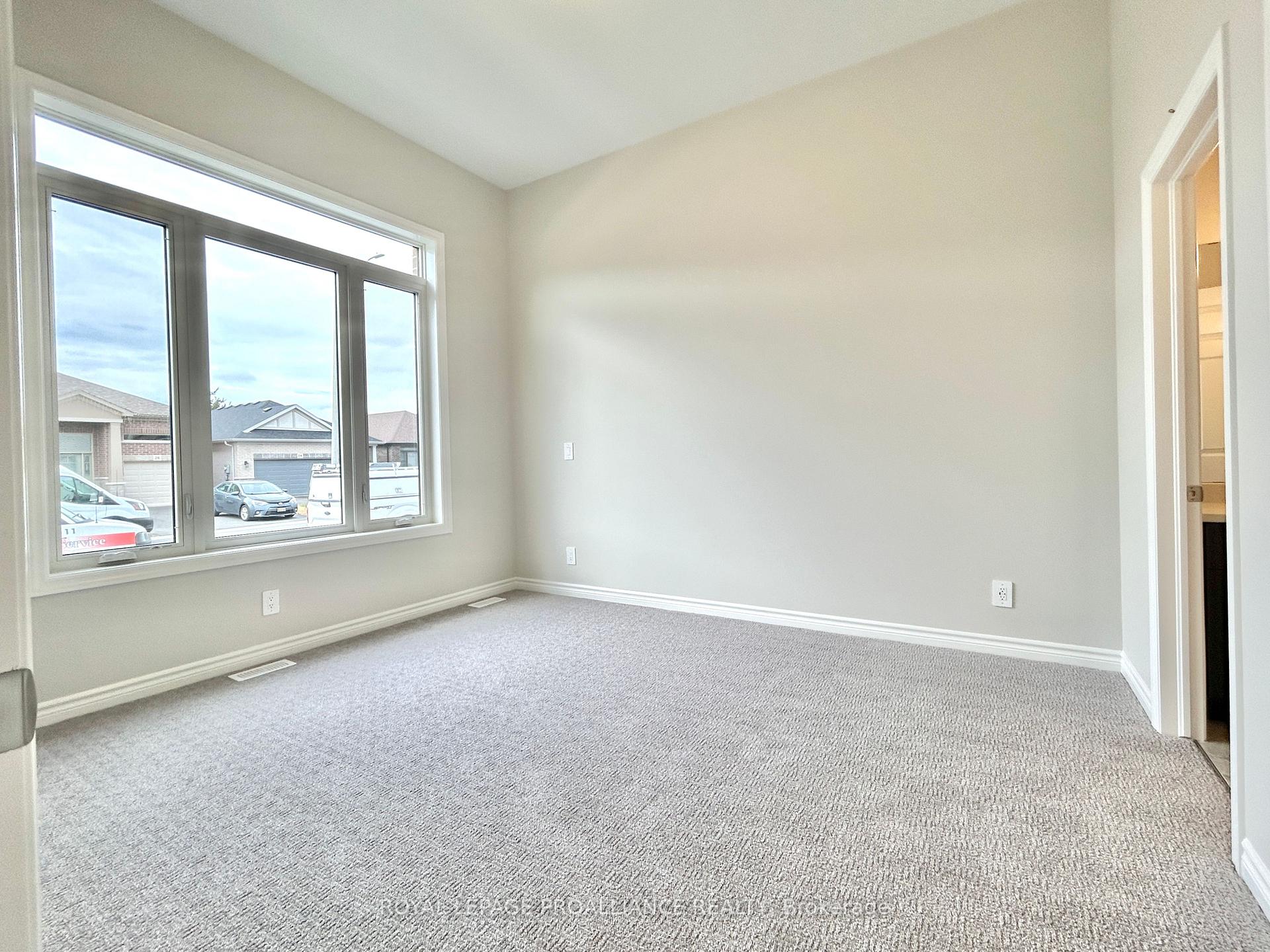 Photo 5 of 29 Athabaska Drive, Belleville, Thurlow Ward — HOMEH
