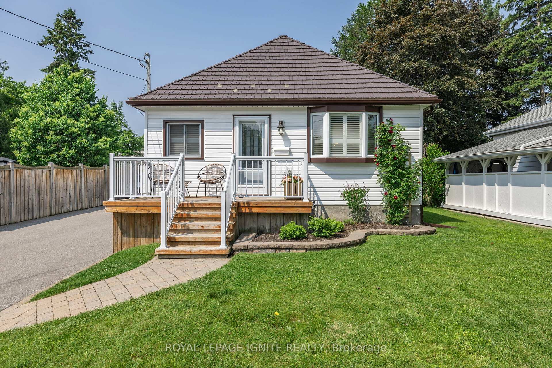 Photo 3 of 514 Perry Street, Whitby, Downtown Whitby — HOMEH