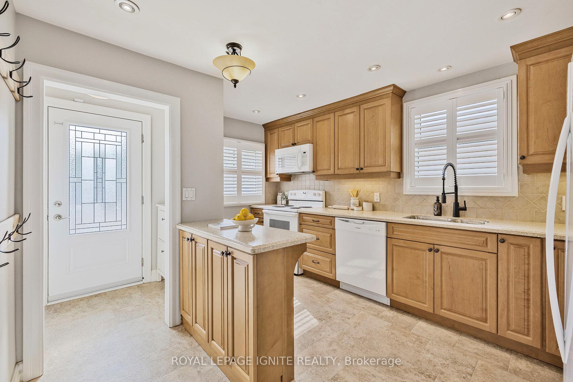 Photo 5 of 514 Perry Street, Whitby, Downtown Whitby — HOMEH