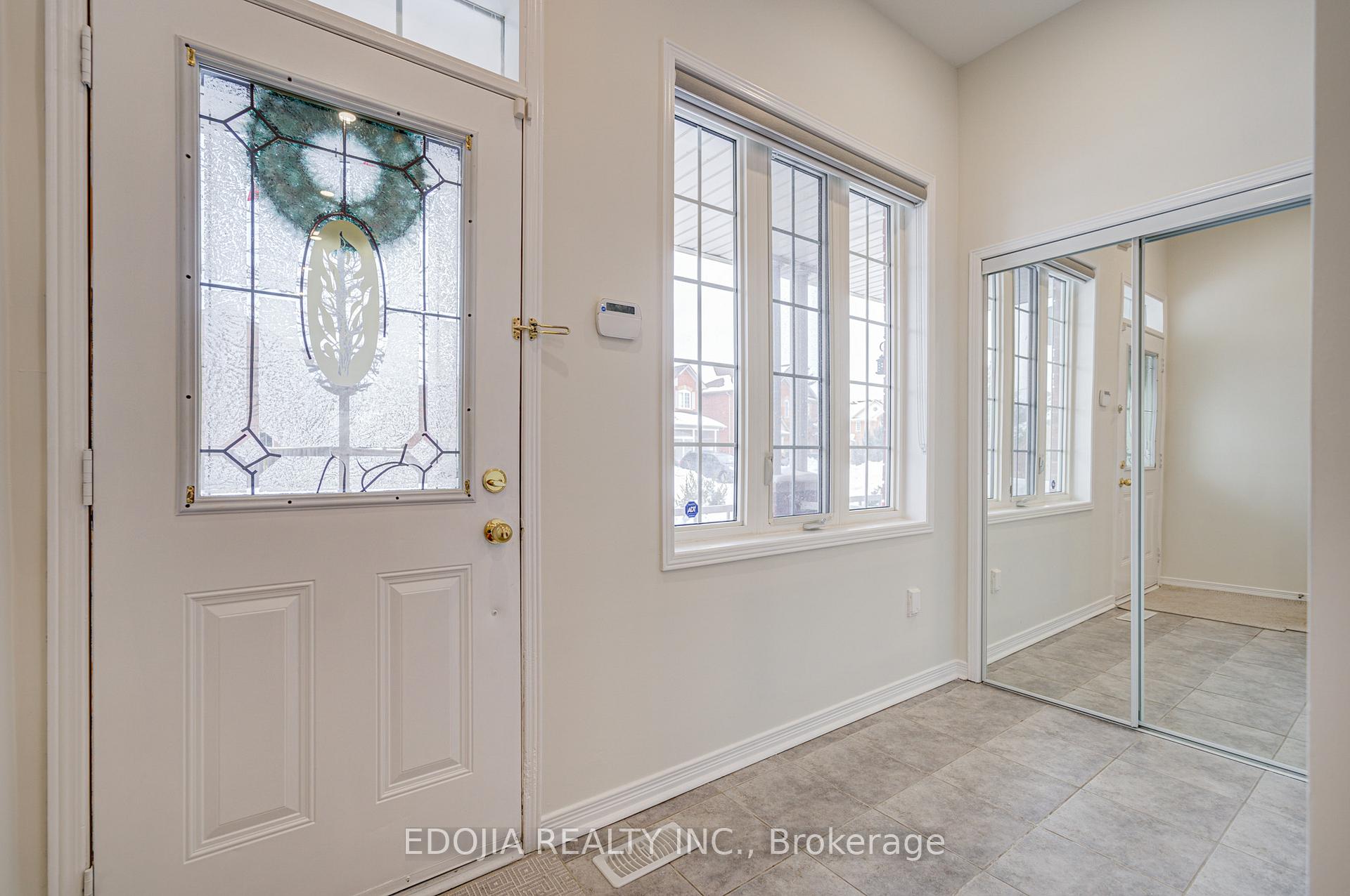 Photo 5 of 17 Barnwood Drive, Richmond Hill, Oak Ridges Lake Wilcox — HOMEH