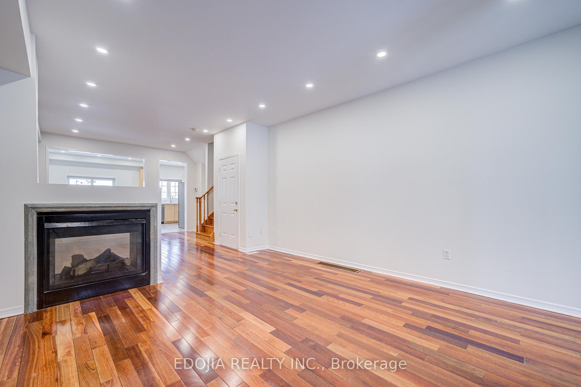 Photo 11 of 17 Barnwood Drive, Richmond Hill, Oak Ridges Lake Wilcox — HOMEH