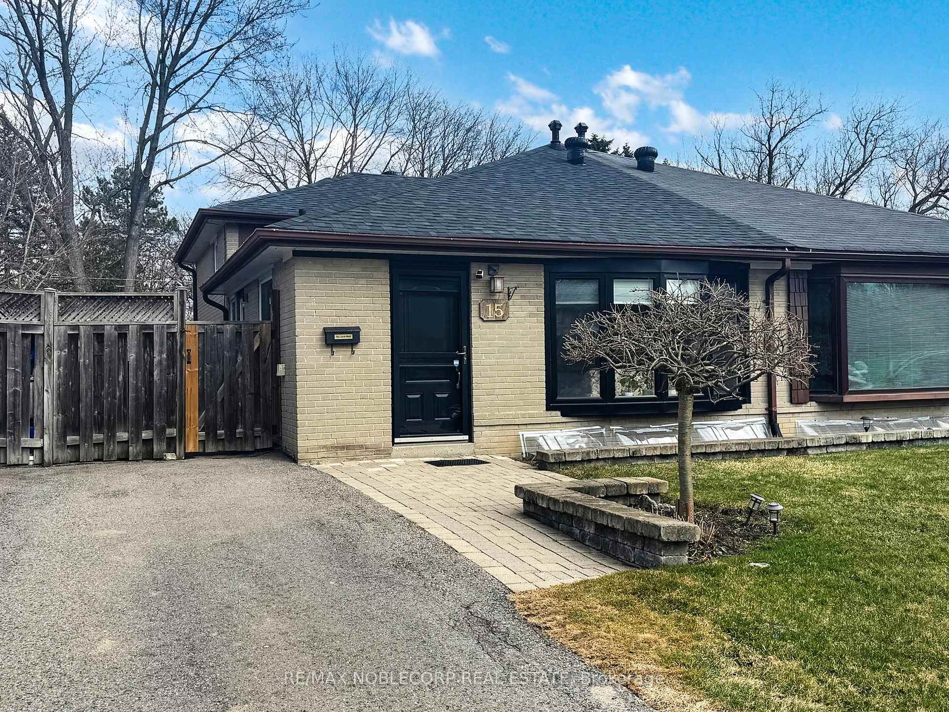 Photo 1 of 15 Foreht Crescent, Aurora, Aurora Heights — HOMEH