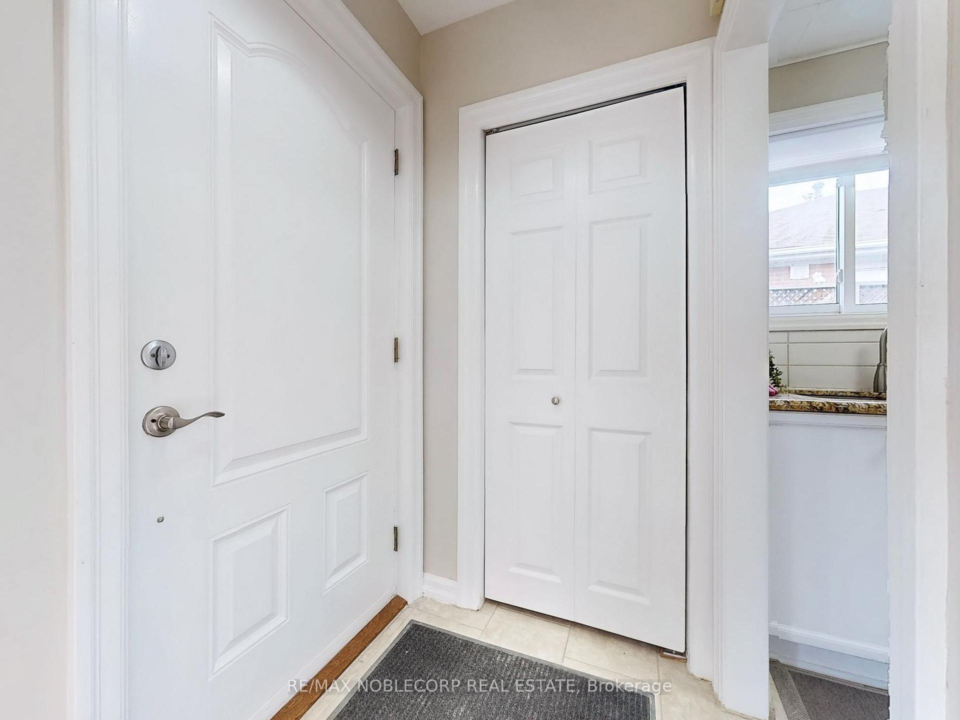 Photo 14 of 15 Foreht Crescent, Aurora, Aurora Heights — HOMEH