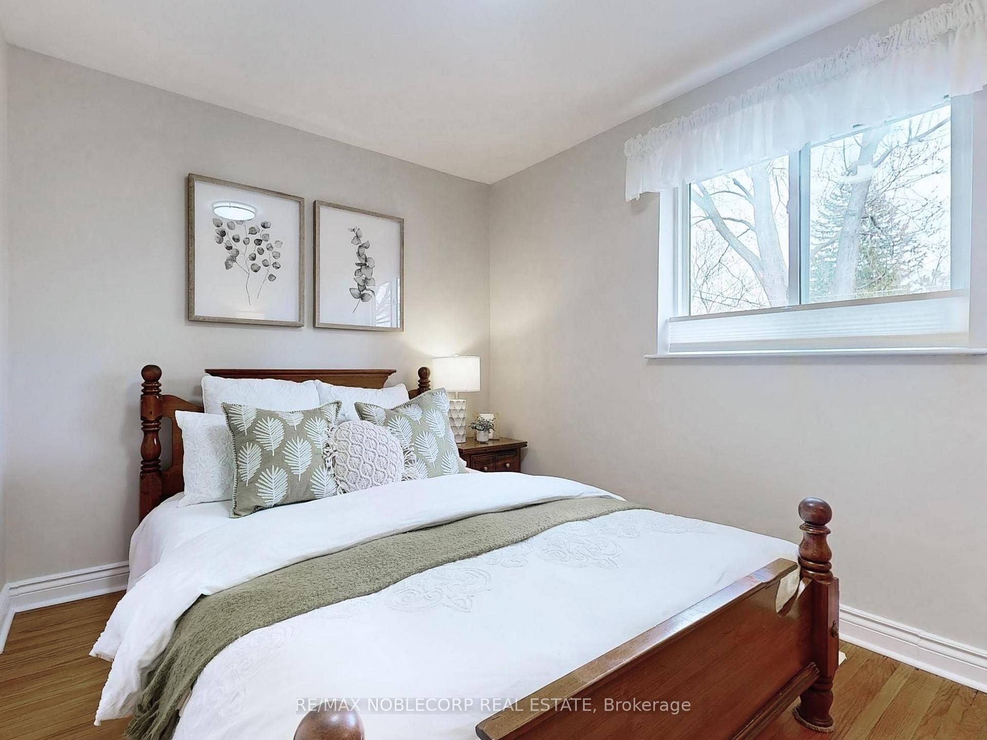 Photo 16 of 15 Foreht Crescent, Aurora, Aurora Heights — HOMEH