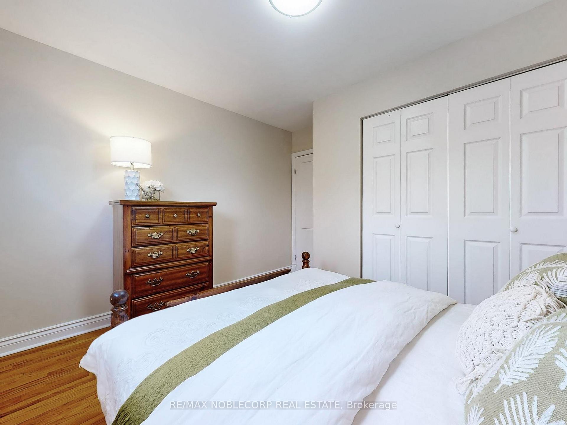 Photo 17 of 15 Foreht Crescent, Aurora, Aurora Heights — HOMEH