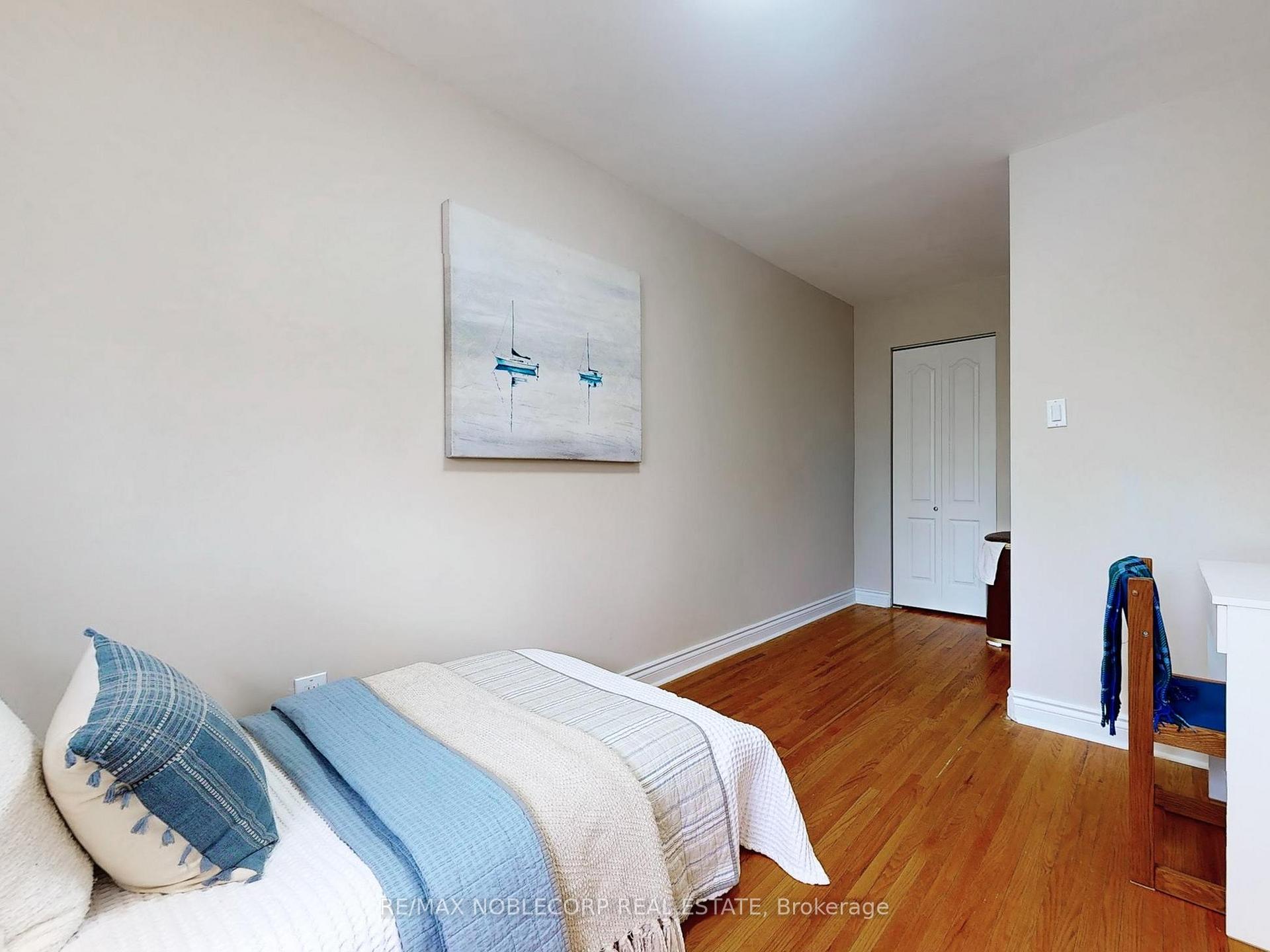 Photo 18 of 15 Foreht Crescent, Aurora, Aurora Heights — HOMEH