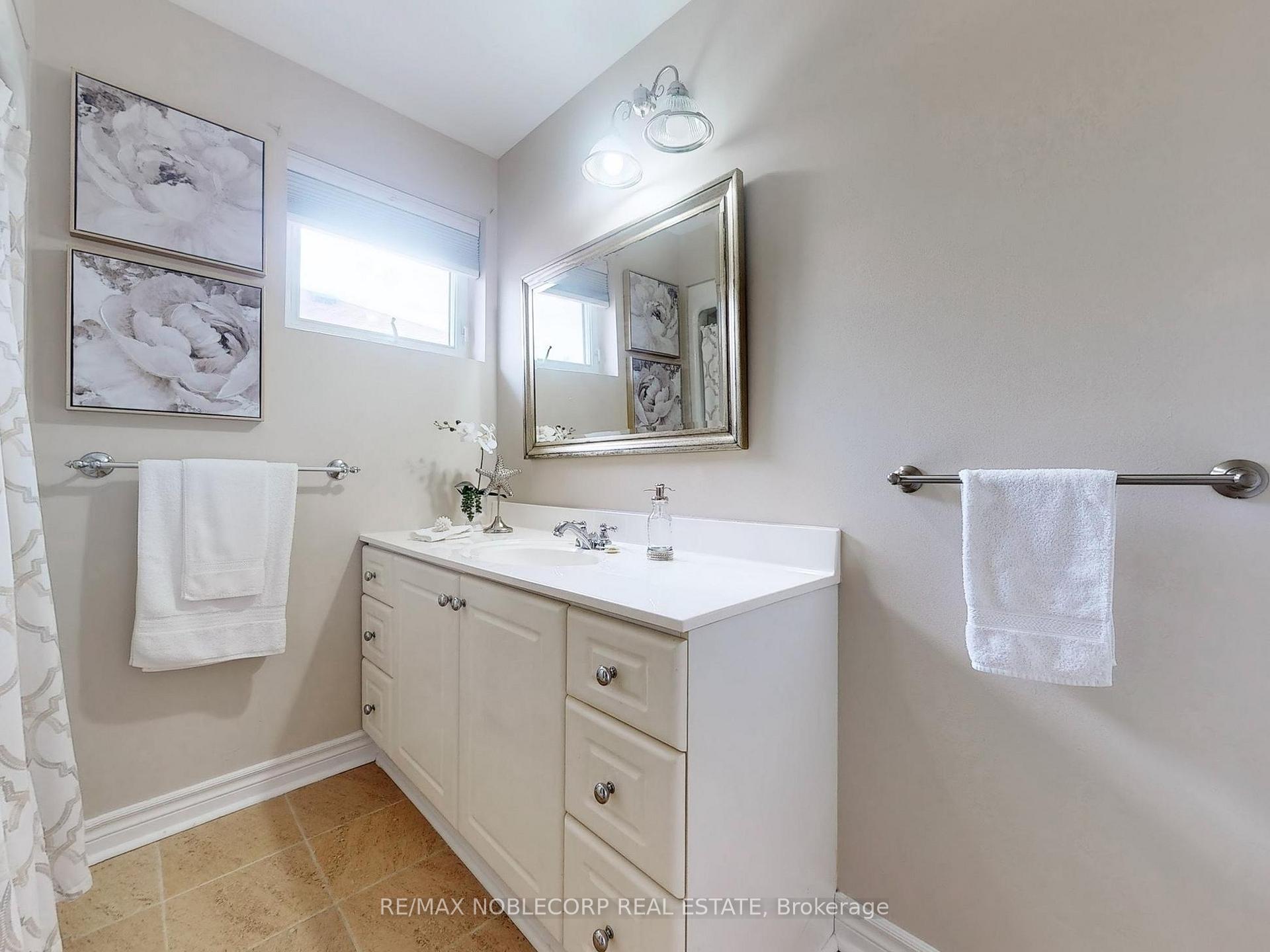 Photo 21 of 15 Foreht Crescent, Aurora, Aurora Heights — HOMEH