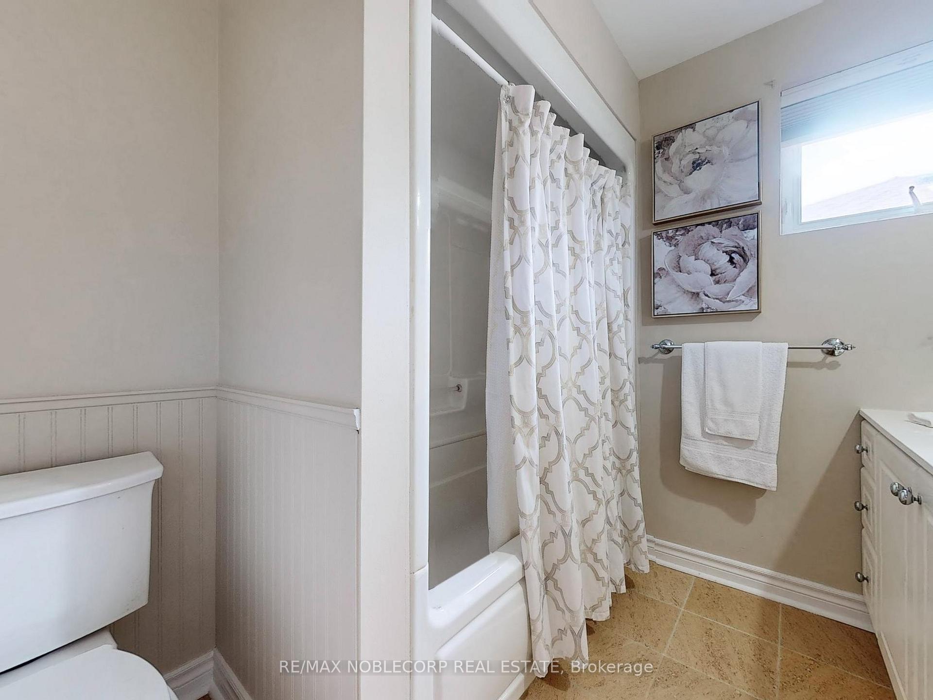 Photo 20 of 15 Foreht Crescent, Aurora, Aurora Heights — HOMEH