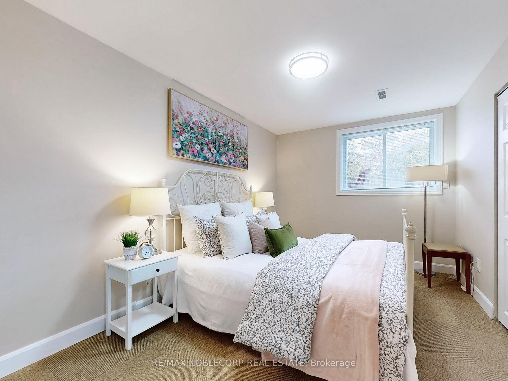 Photo 22 of 15 Foreht Crescent, Aurora, Aurora Heights — HOMEH