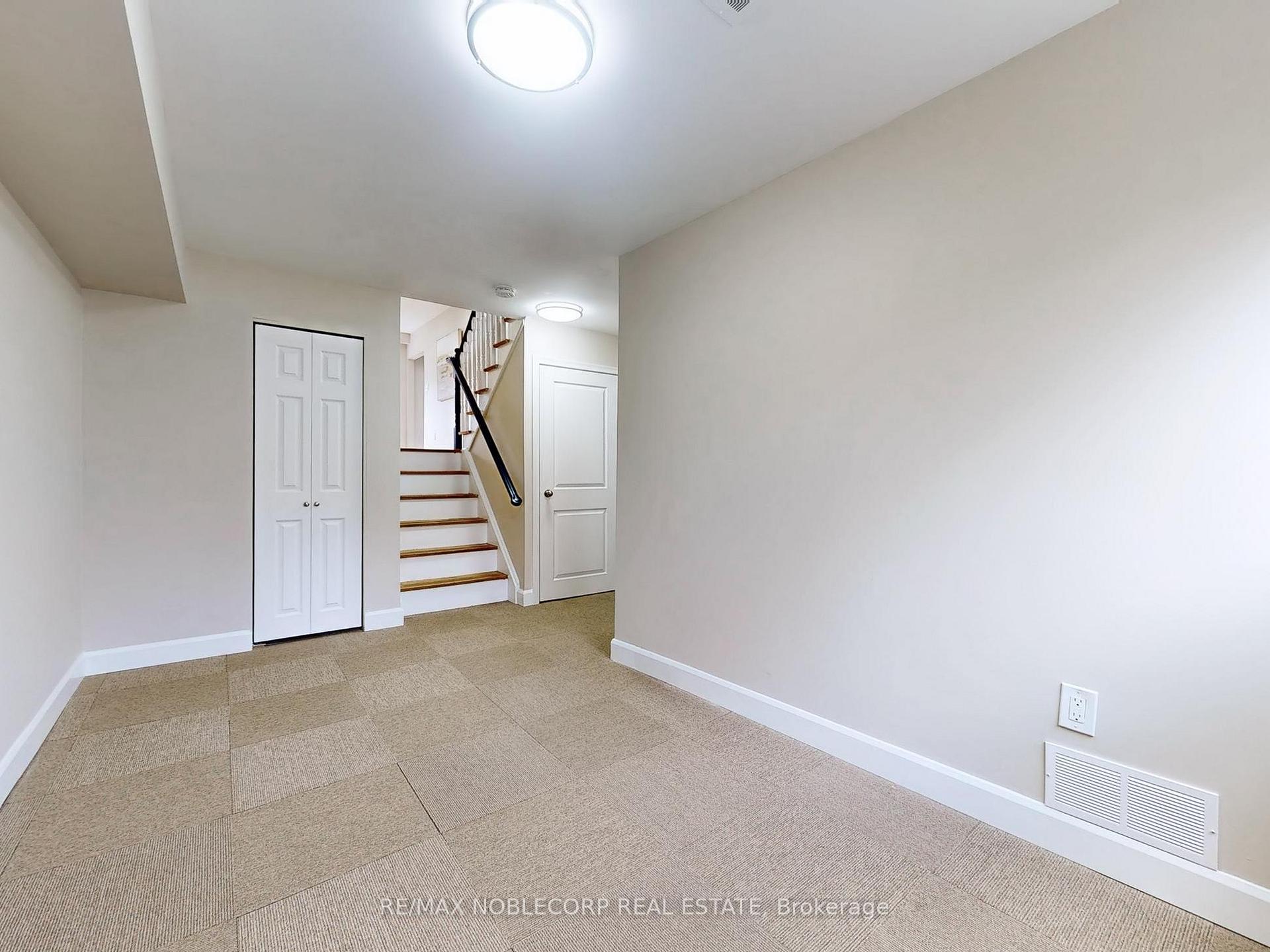 Photo 24 of 15 Foreht Crescent, Aurora, Aurora Heights — HOMEH